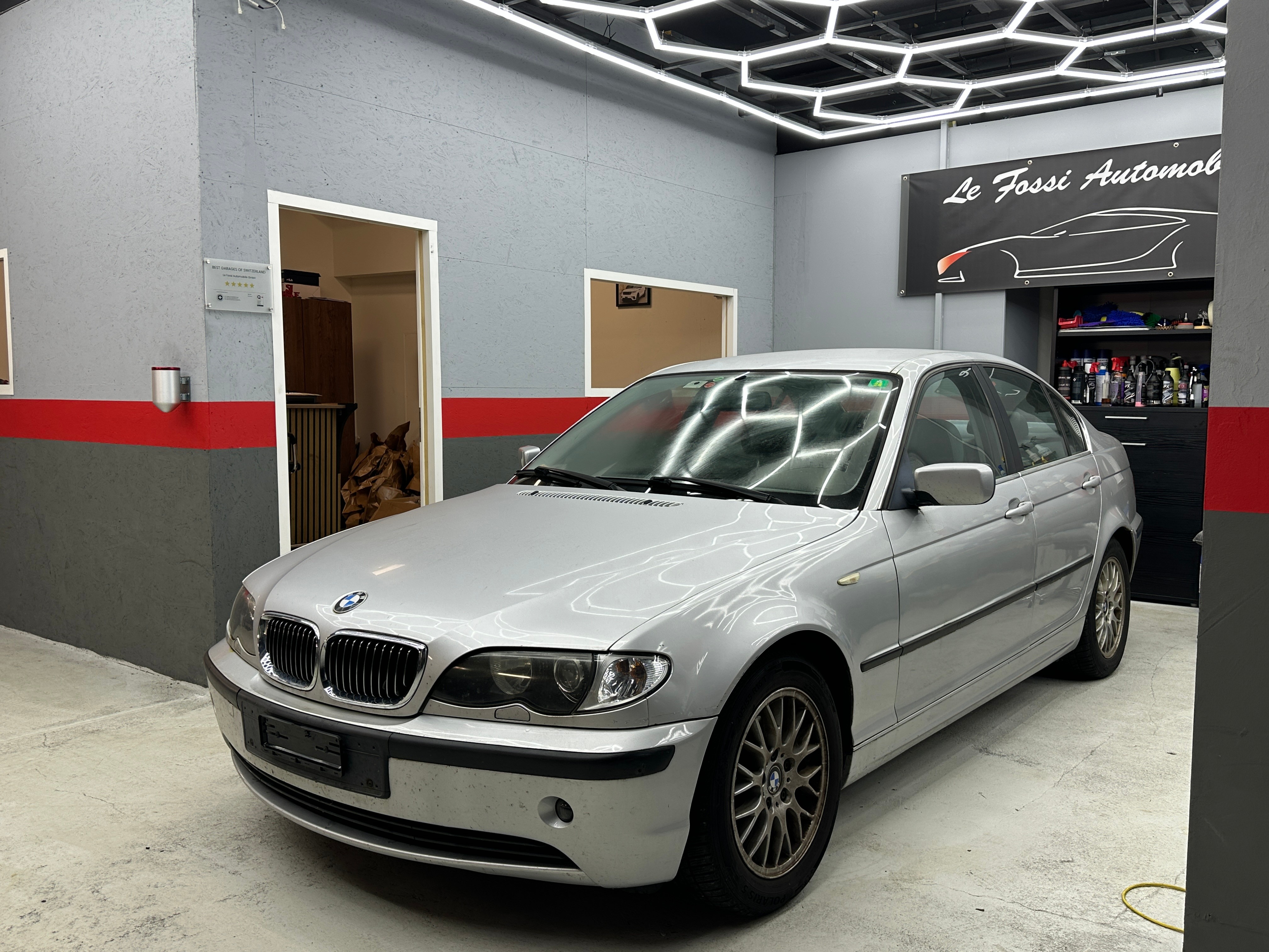 BMW 320i B04