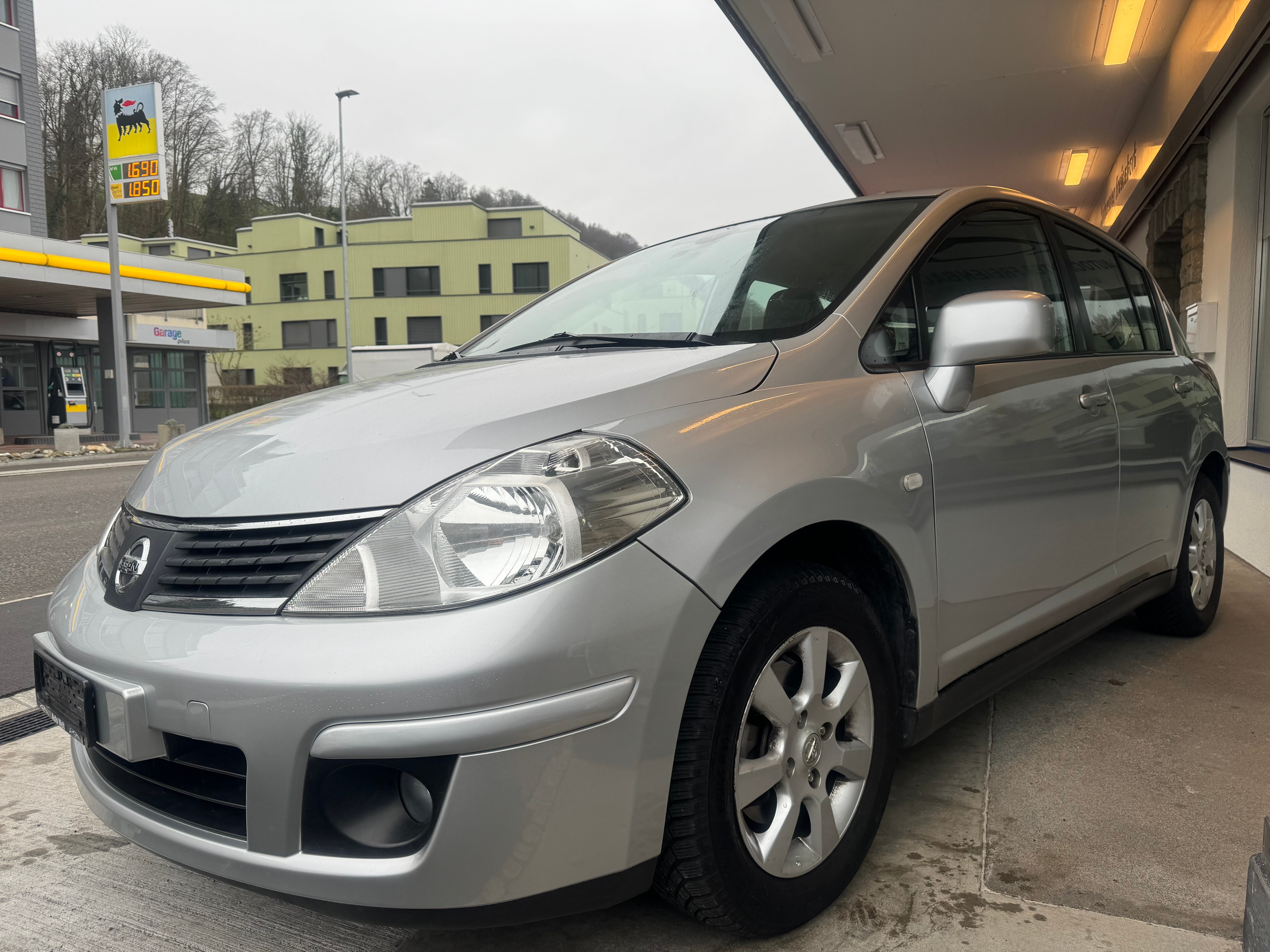 NISSAN Tiida 1.6 acenta Automatic