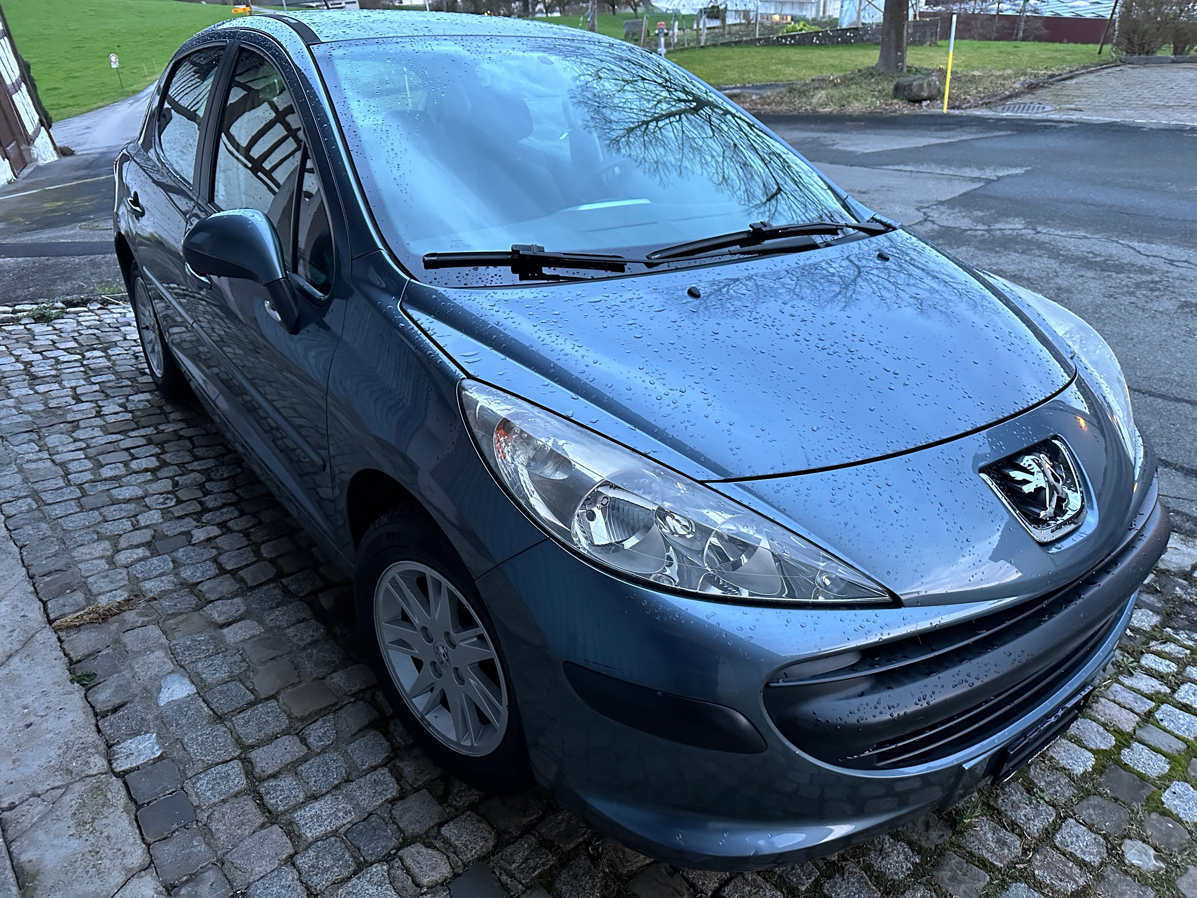 PEUGEOT 207 1.4 16V Trendy