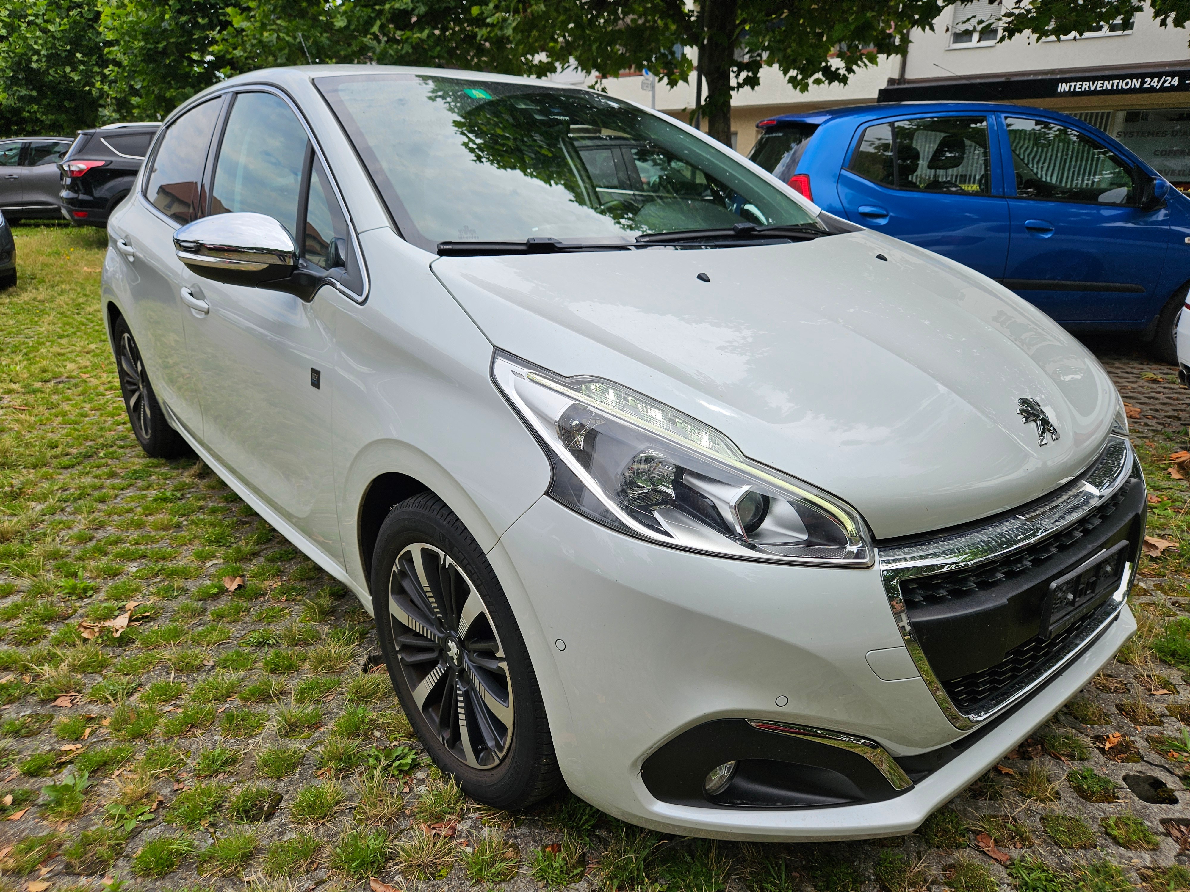 PEUGEOT 208 1.2 PureTech Tech Edition EAT6