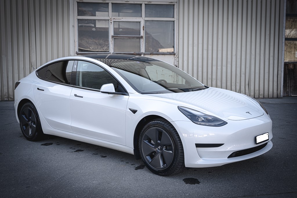 TESLA Model 3