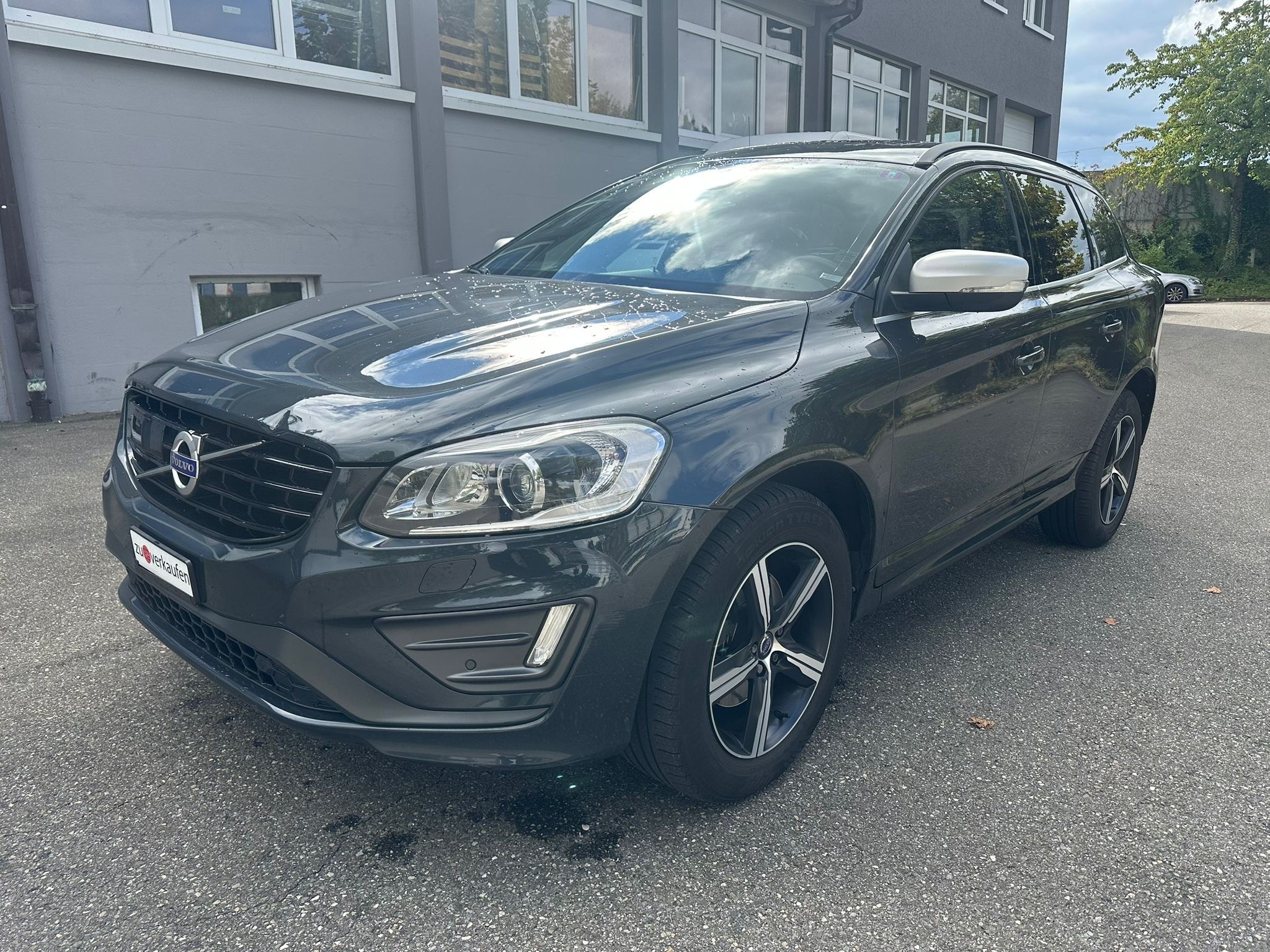 VOLVO XC60 D4 Momentum R-Design Geartronic