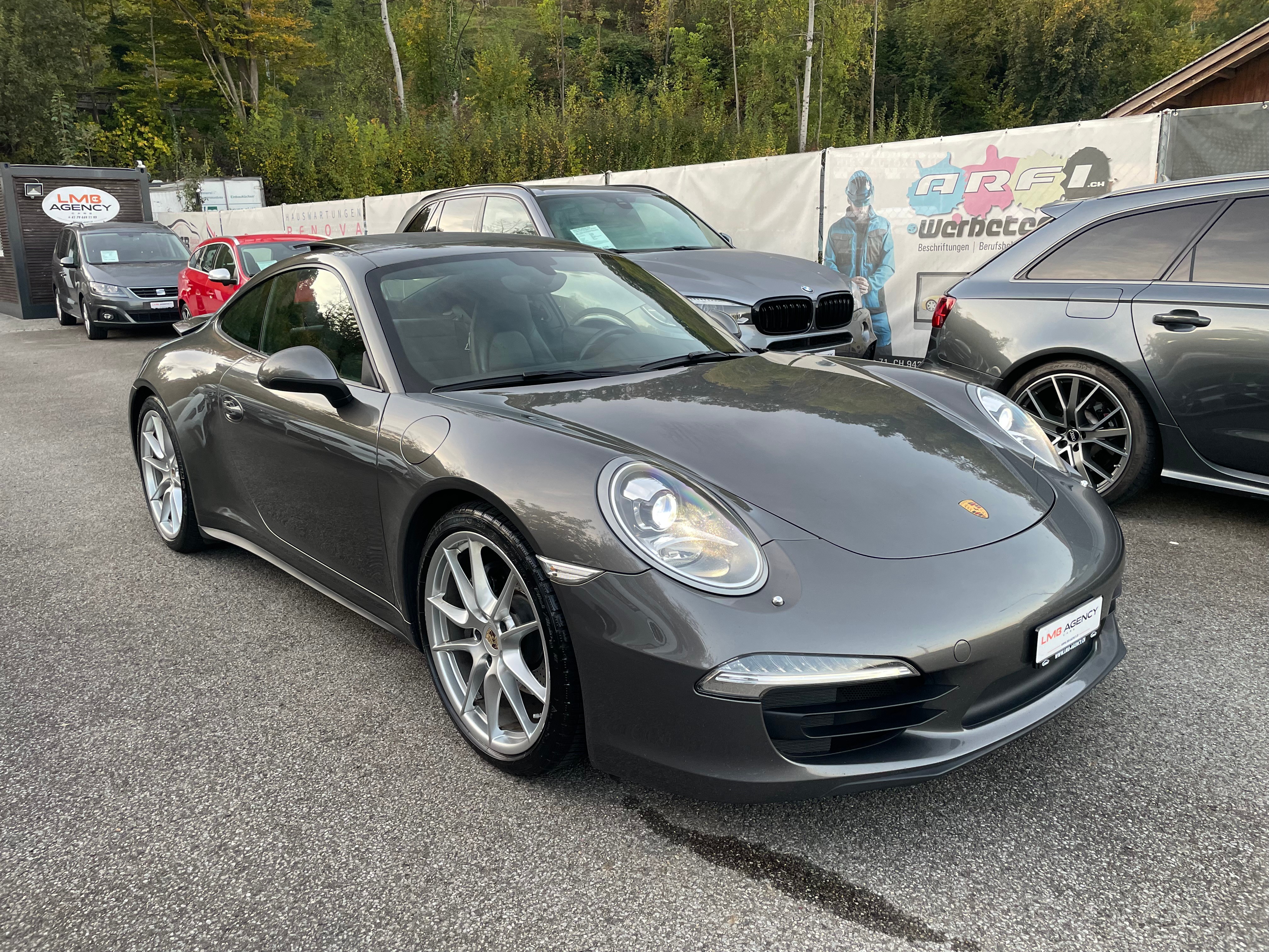 PORSCHE 911 Carrera 4