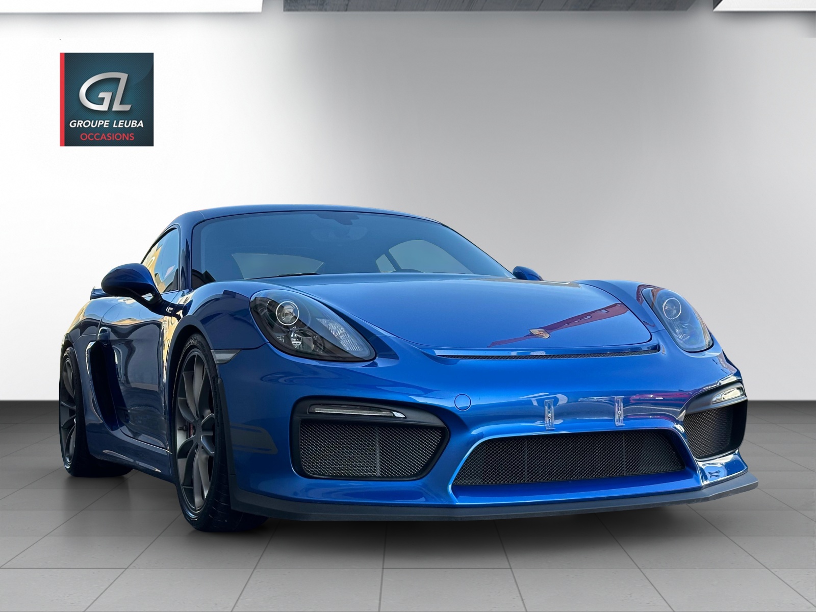 PORSCHE Cayman GT4