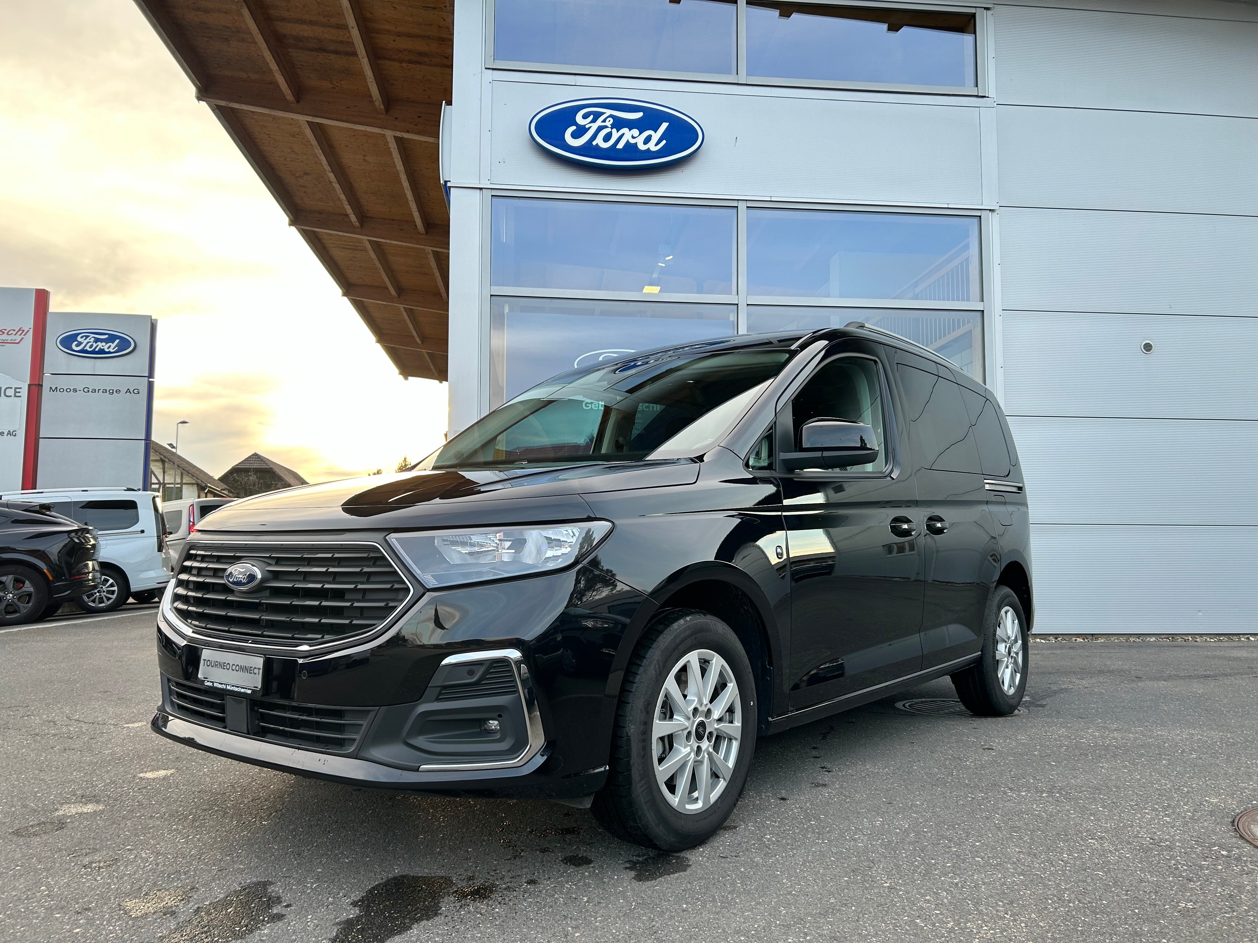 FORD Tourneo Connect 1.5 EcoBoost Titanium Automat