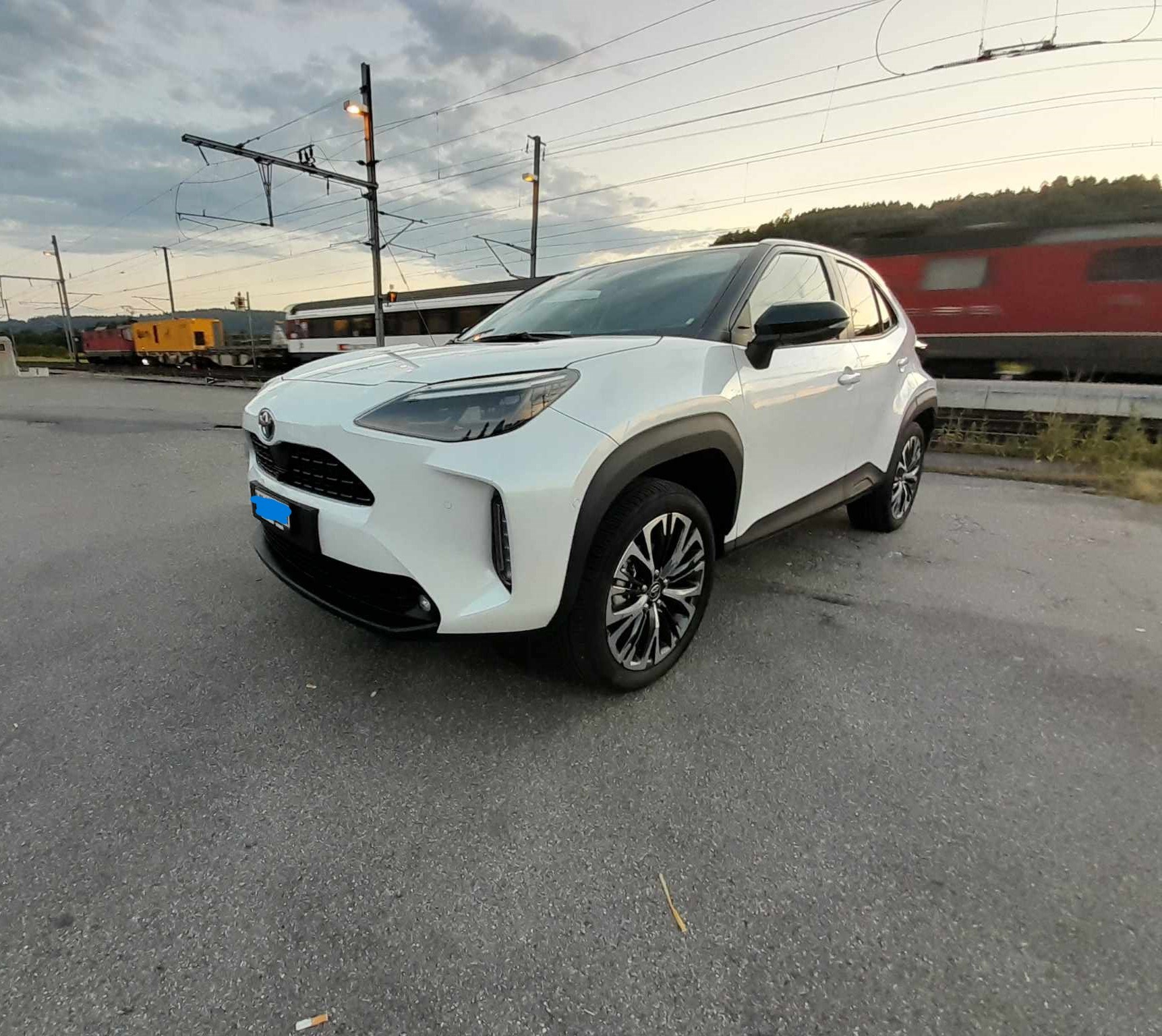 TOYOTA Yaris Cross 1.5 Elegant e-CVT AWDi