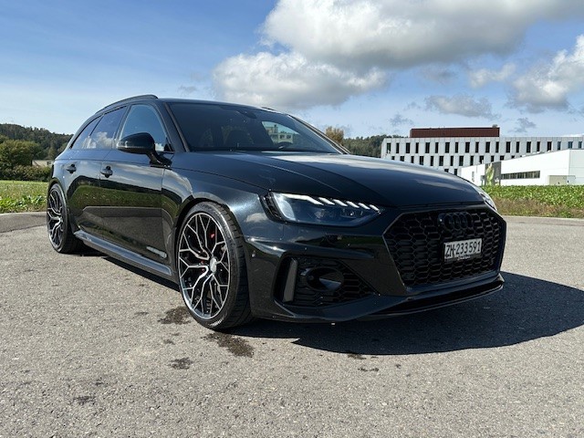 AUDI RS4 Avant quattro tiptronic