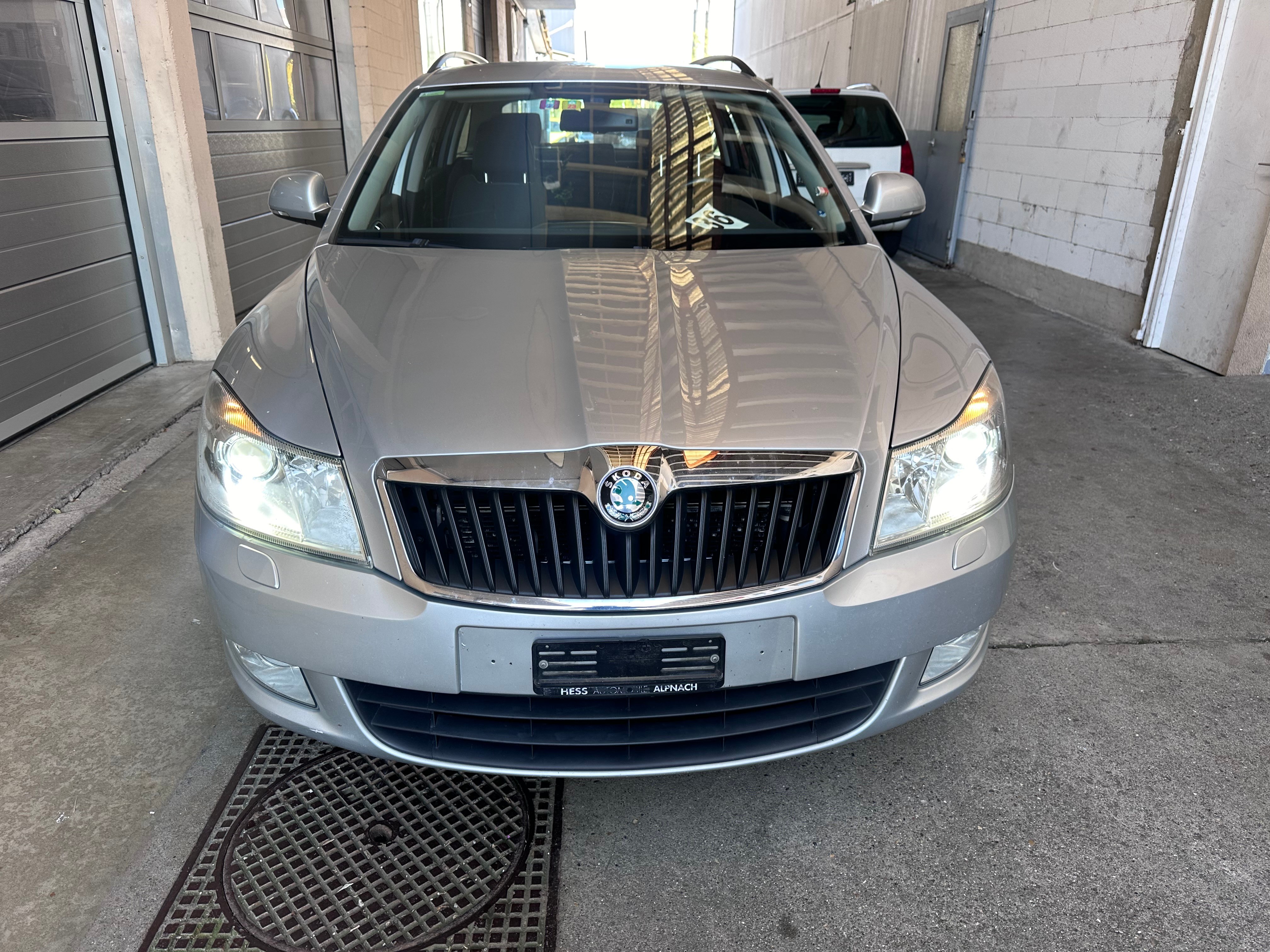 SKODA Octavia Combi 2.0 TDI Elegance DSG