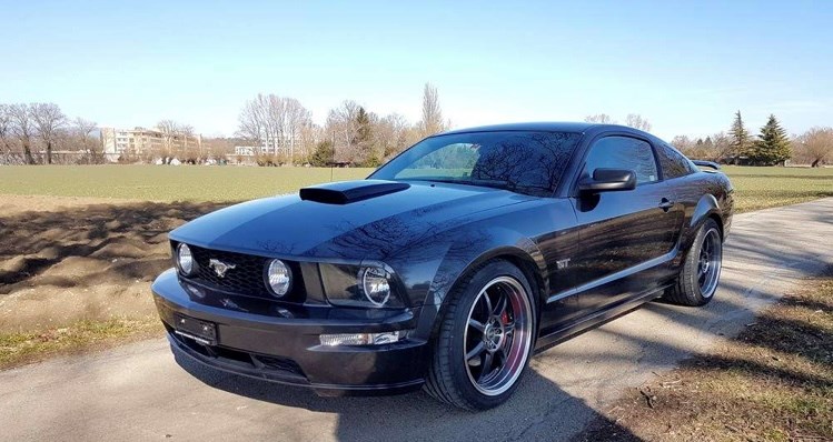 FORD MUSTANG GT