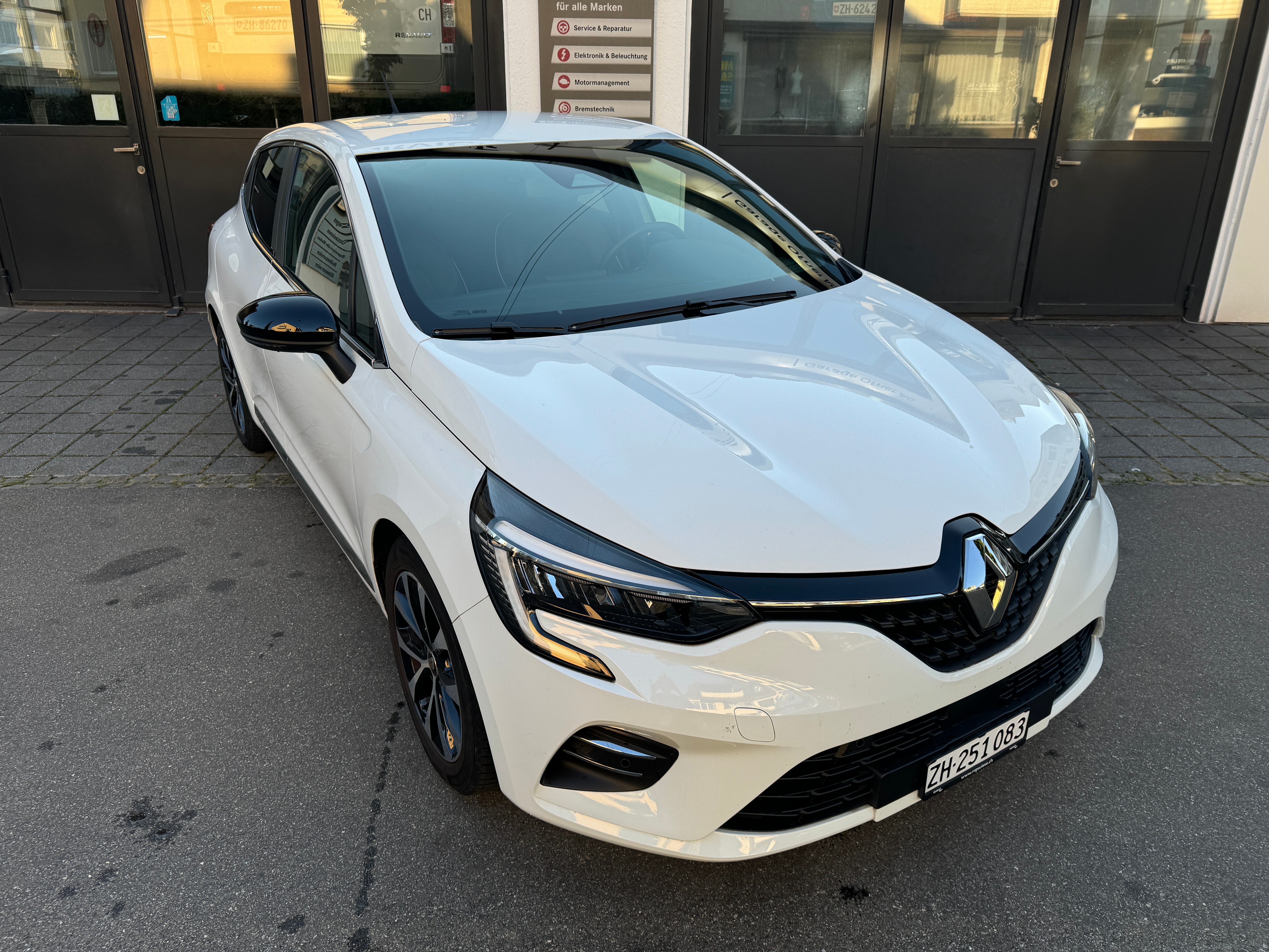 RENAULT Clio 1.6 E-Tech Intens