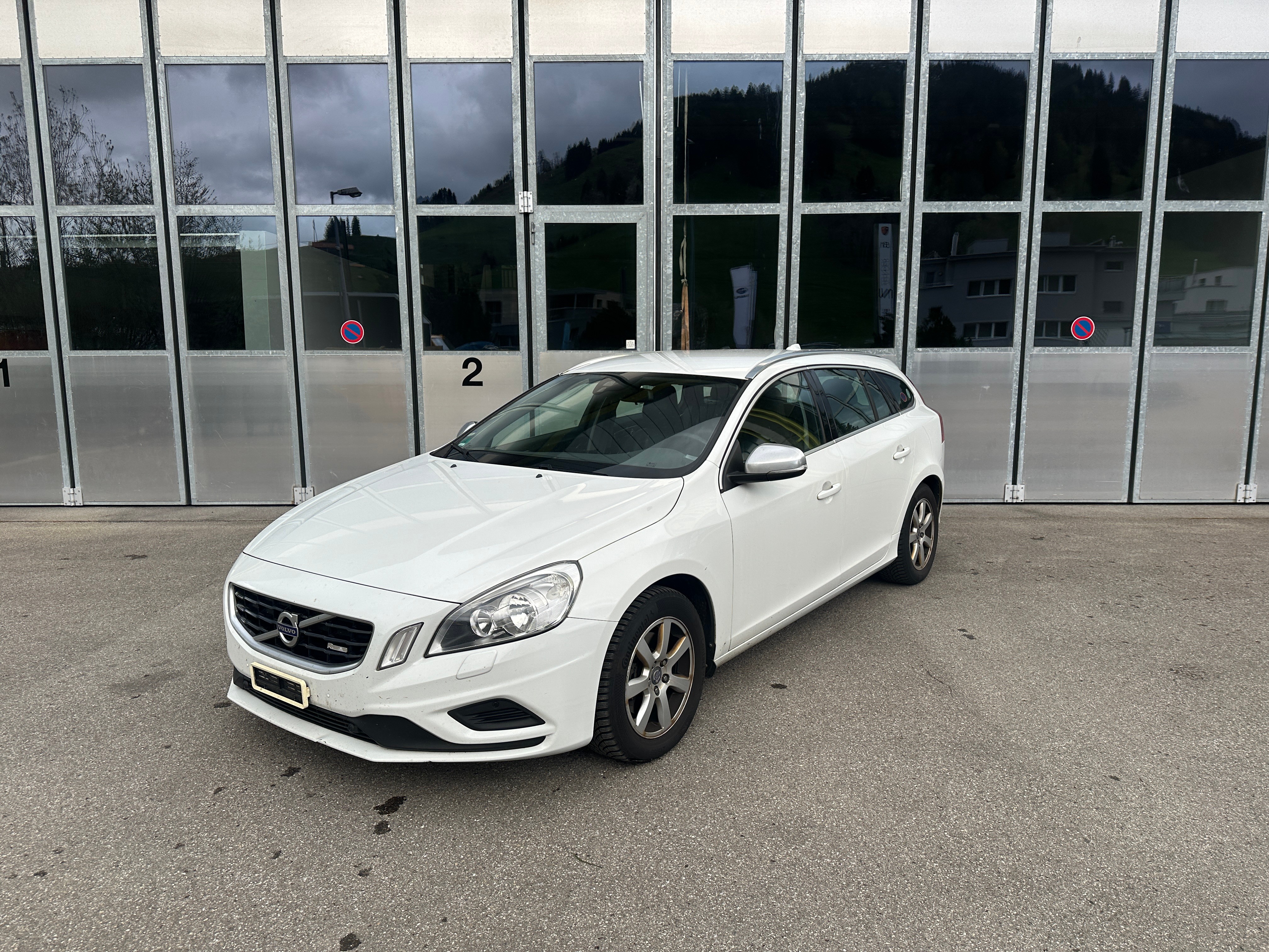 VOLVO V60 D3 R-Design