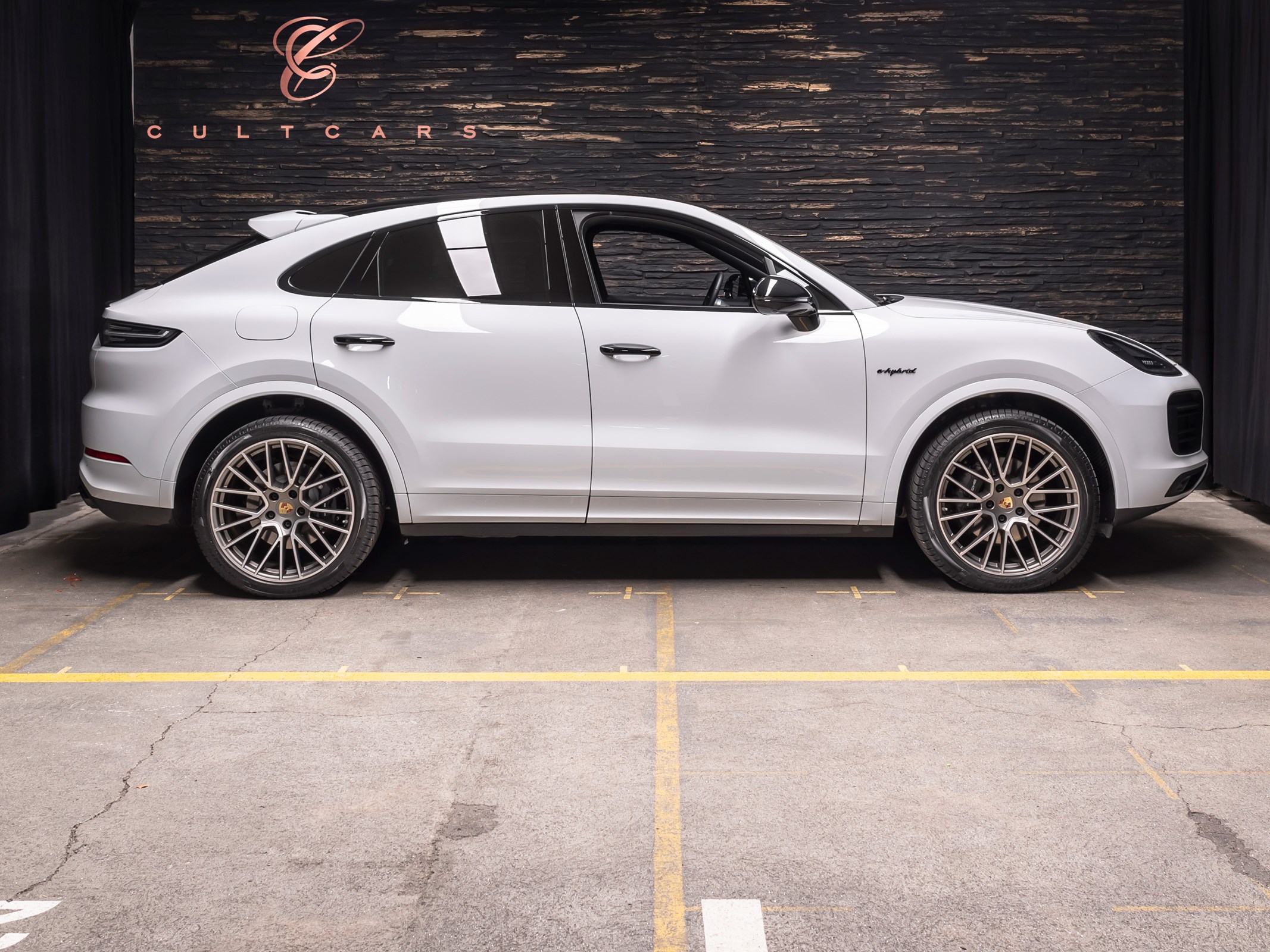 PORSCHE Cayenne Coupé E-Hybrid Platinum Edition