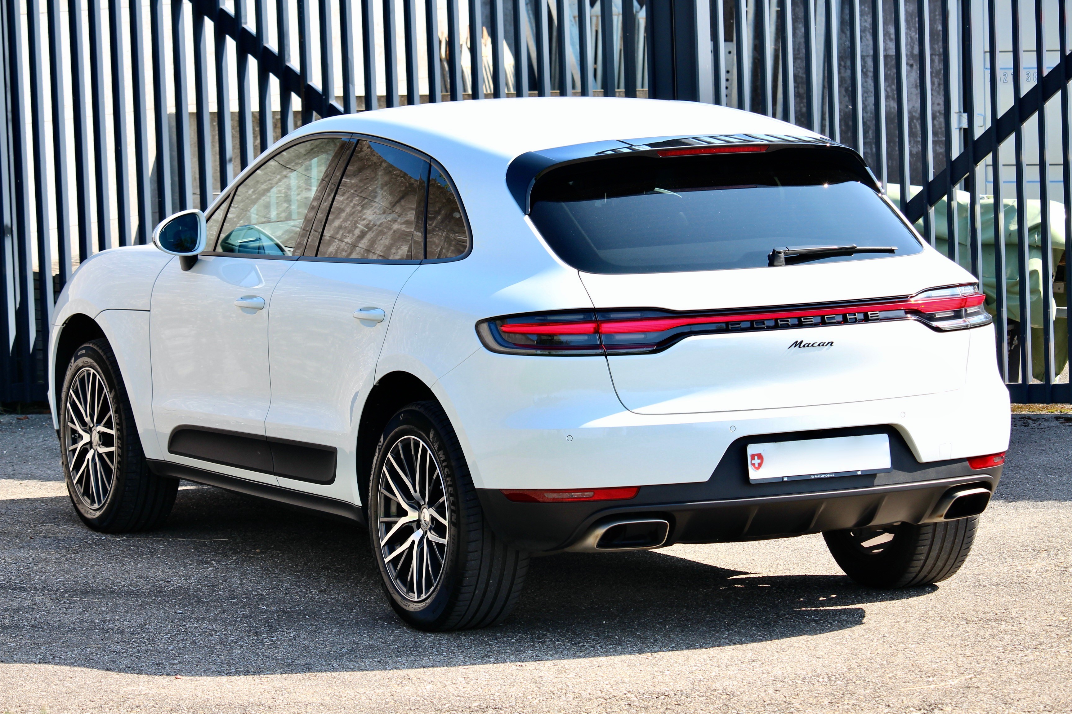 PORSCHE Macan PDK Facelift Model 2019 *Black Optik Paket *19 Zoll AEZ Aluräder