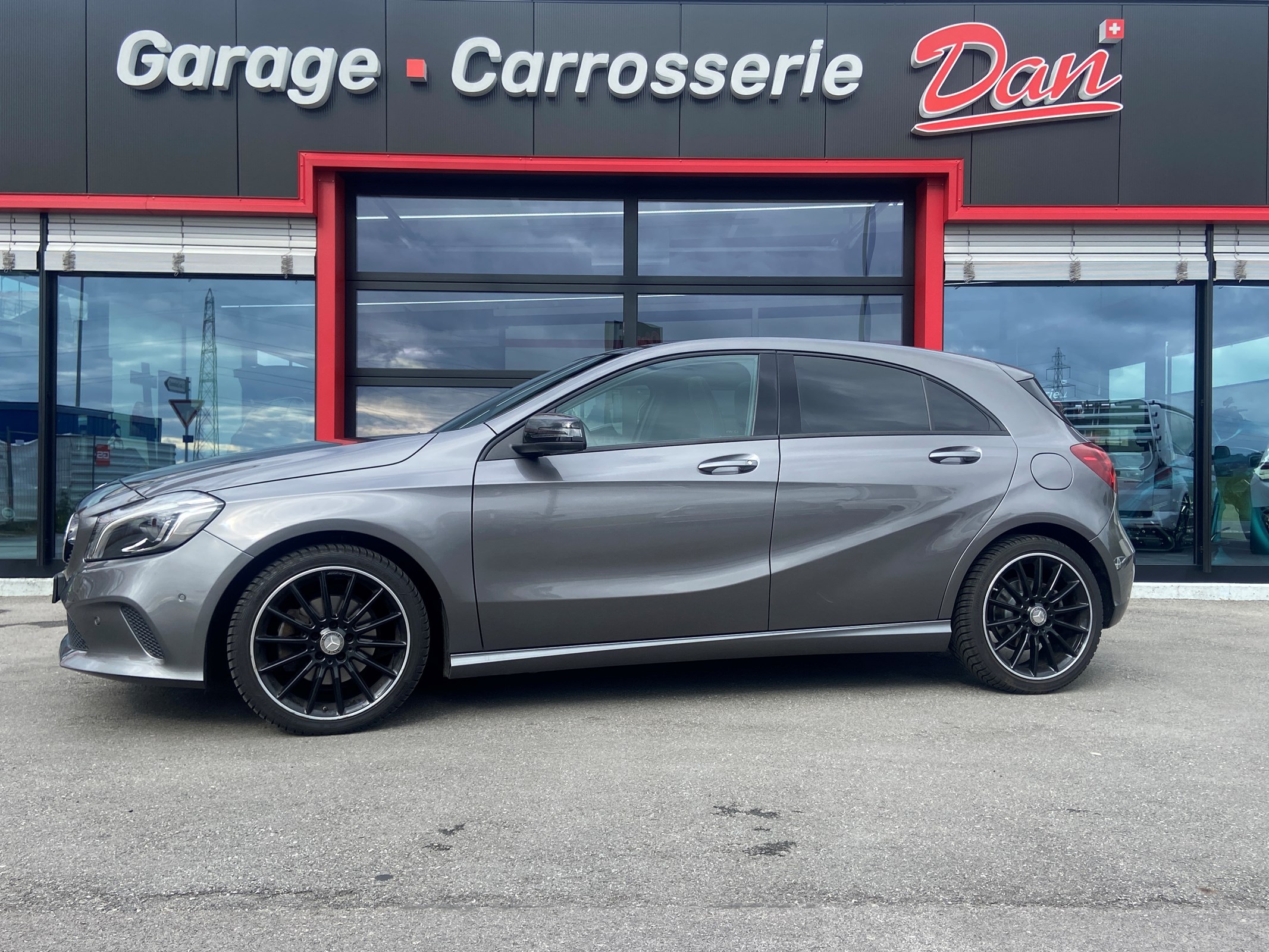 MERCEDES-BENZ A 180 Night Star 7G-DCT