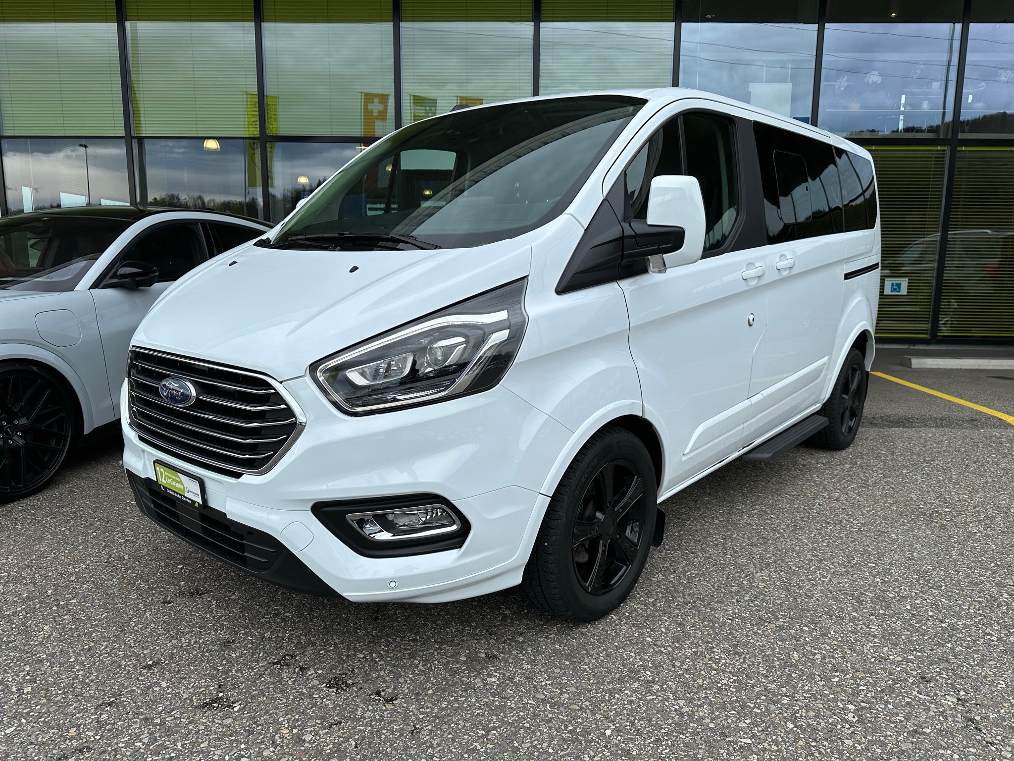 FORD Tourneo Custom 320 L1H1 Titanium Automat Anhängelast 2800Kg