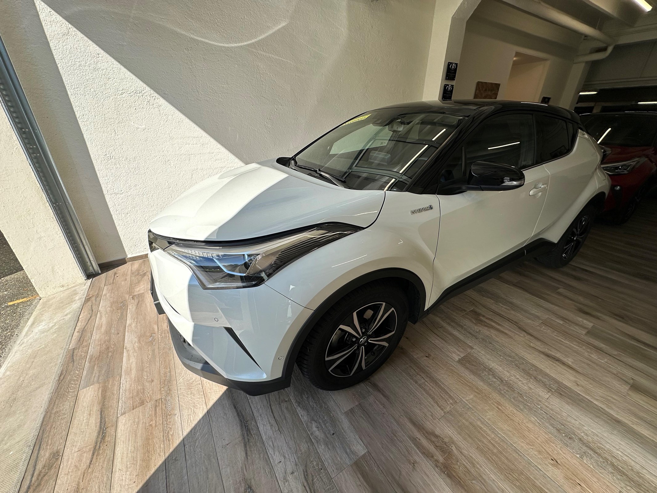 TOYOTA C-HR 1.8 VVTi HSD Trend