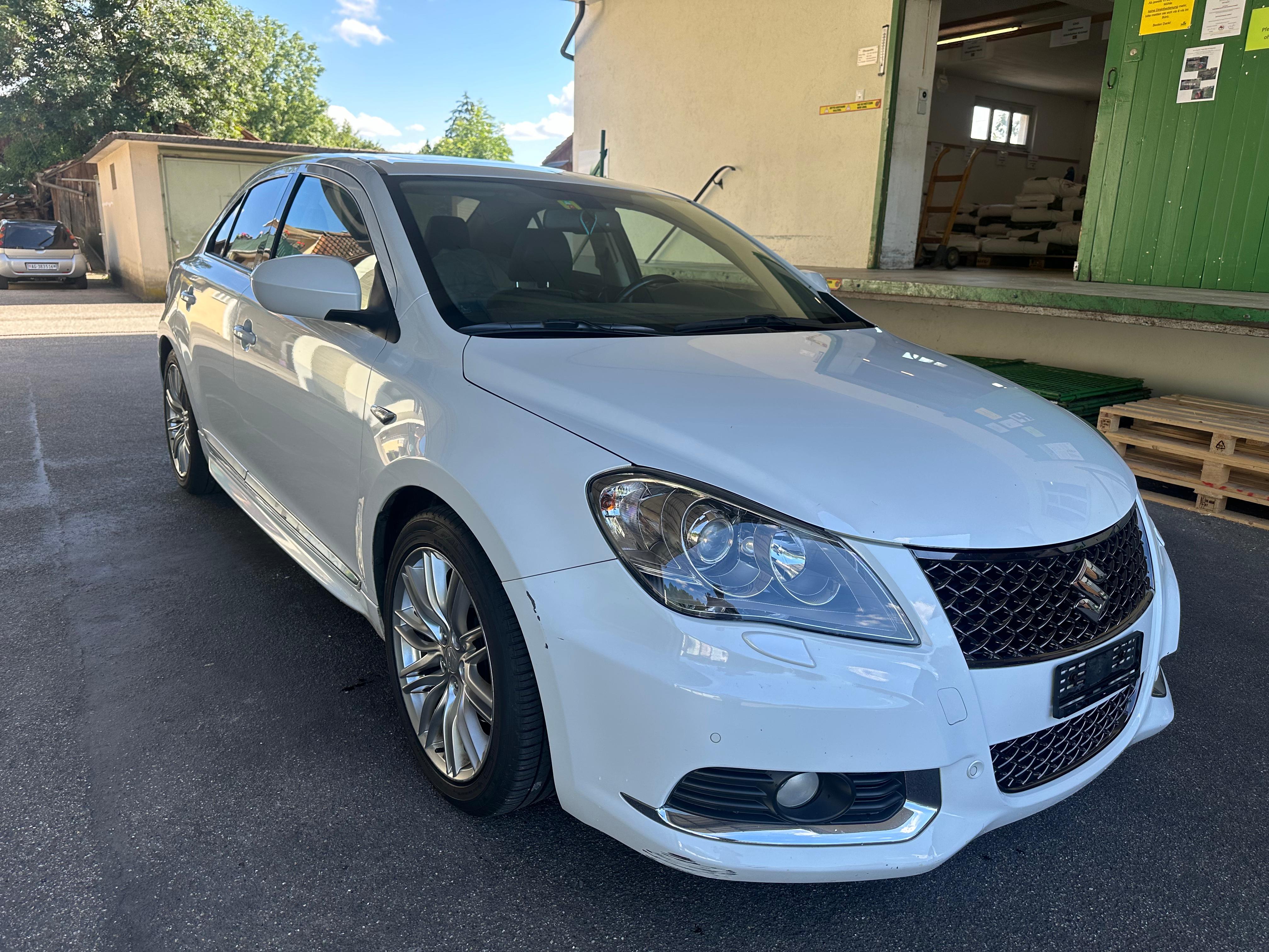 SUZUKI Kizashi 2.4 Sergio Cellano 4WD CVT