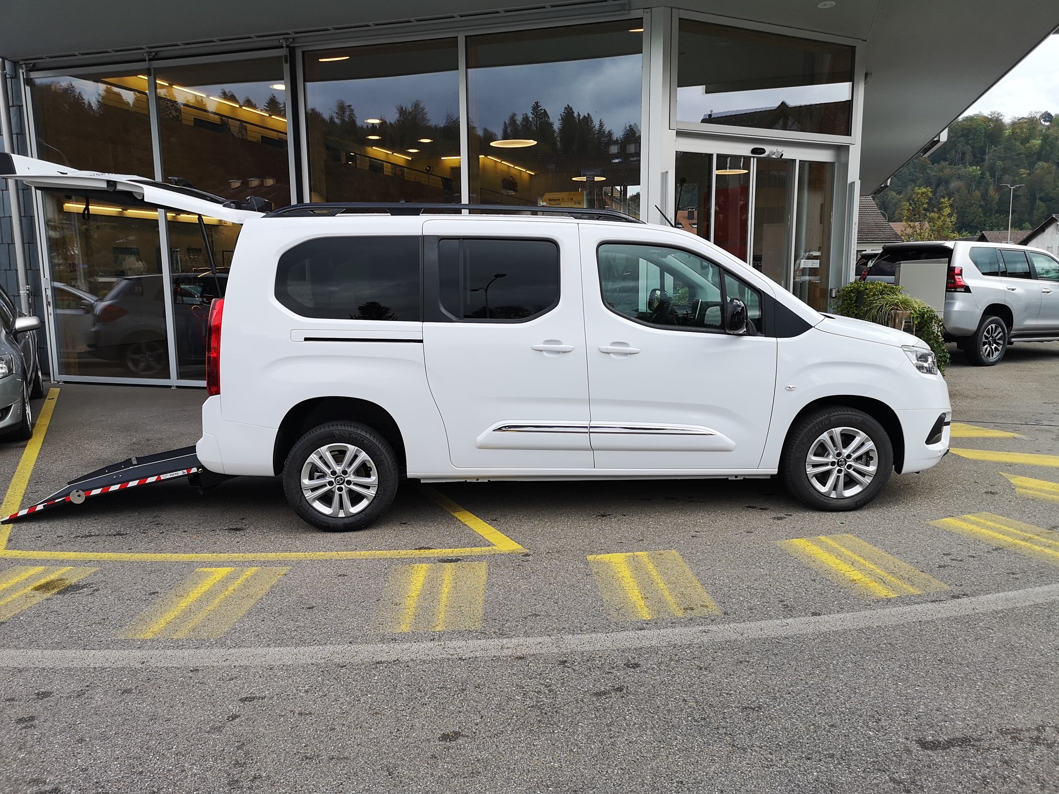 TOYOTA Proace City Verso 1.5 Trend Long Automatik