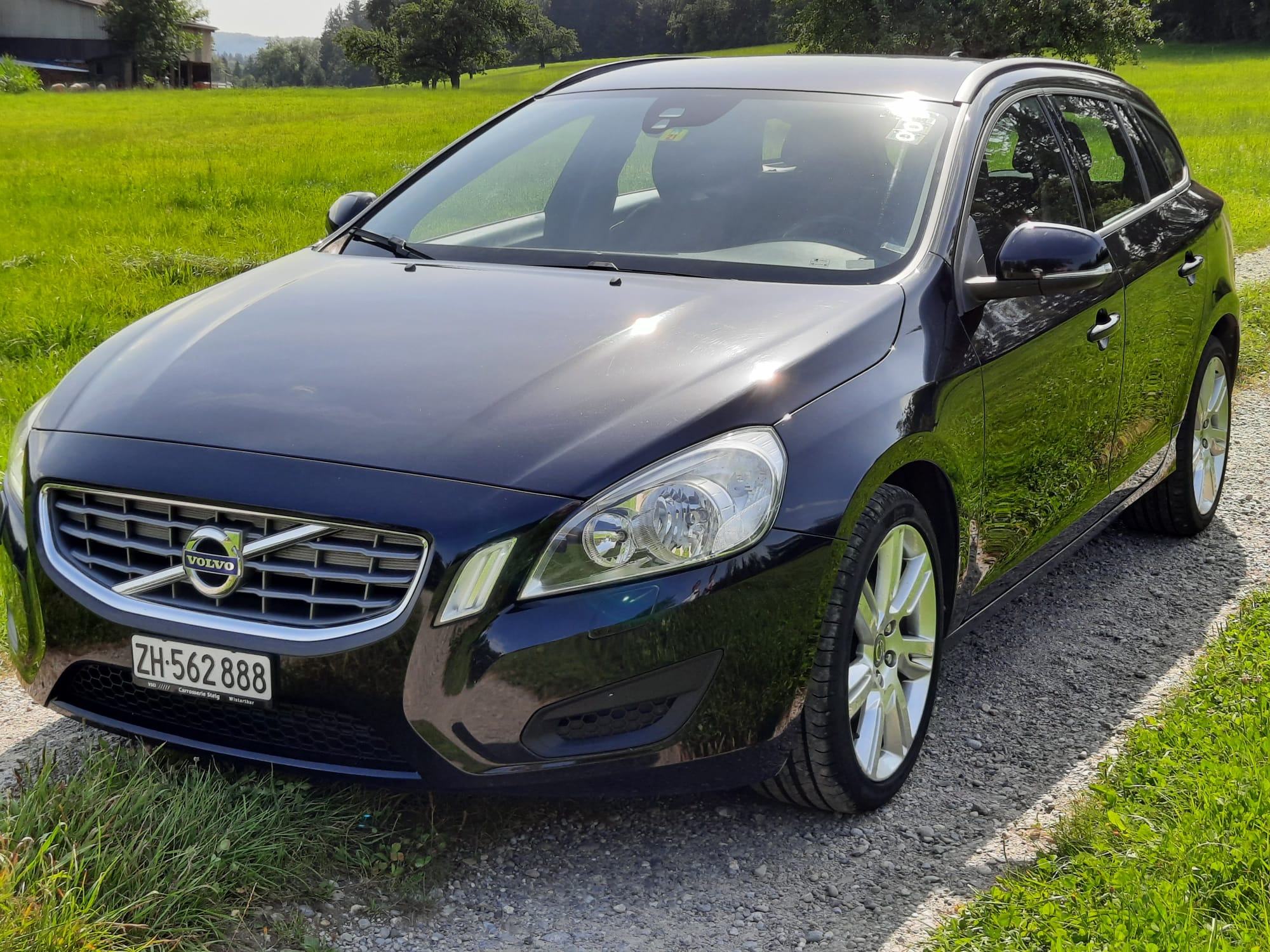 VOLVO V60 DRIVe R-Design