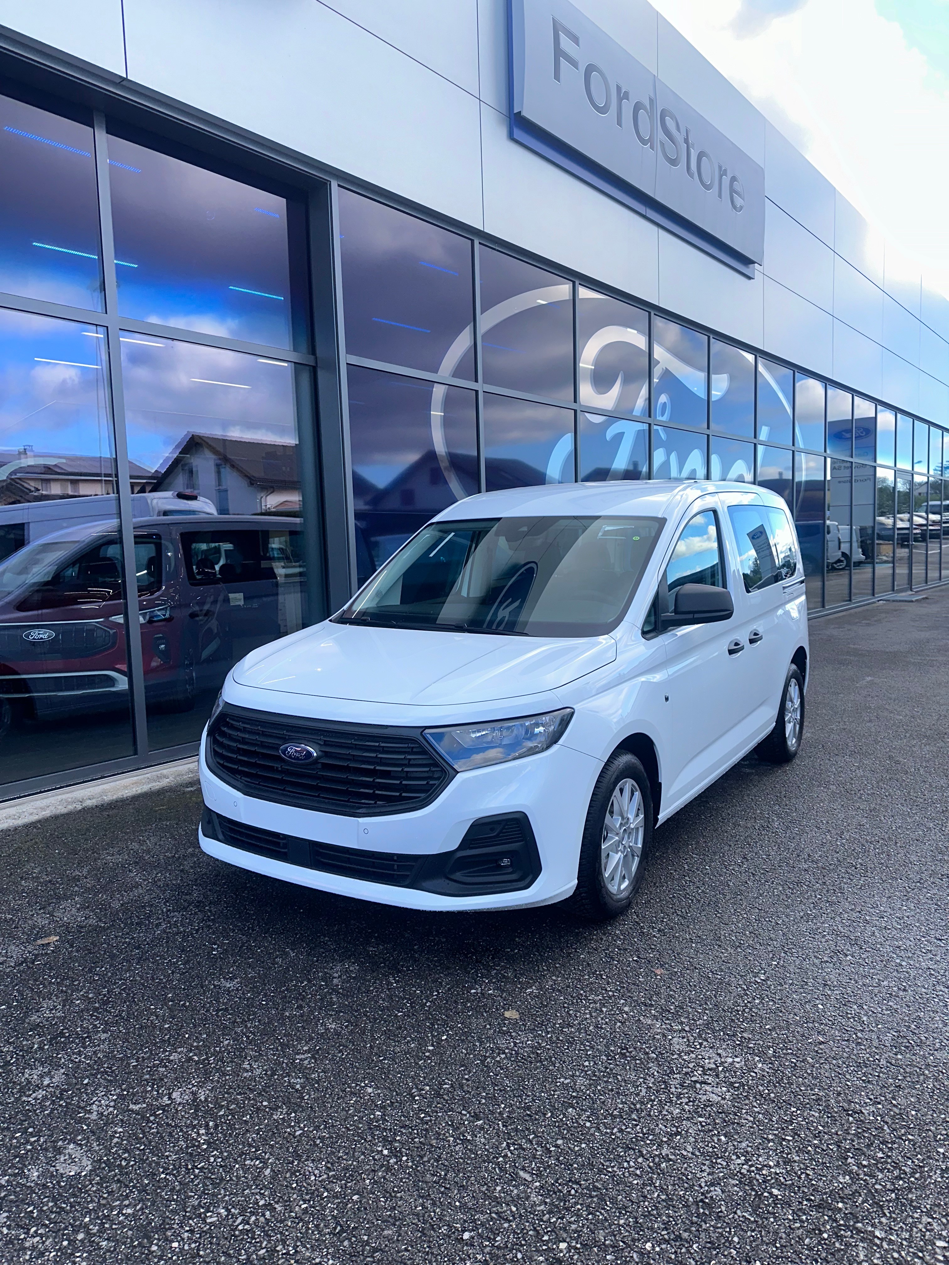 FORD Tourneo Connectect 2.0 EcoBlue 10 Trend/102CV/Man.