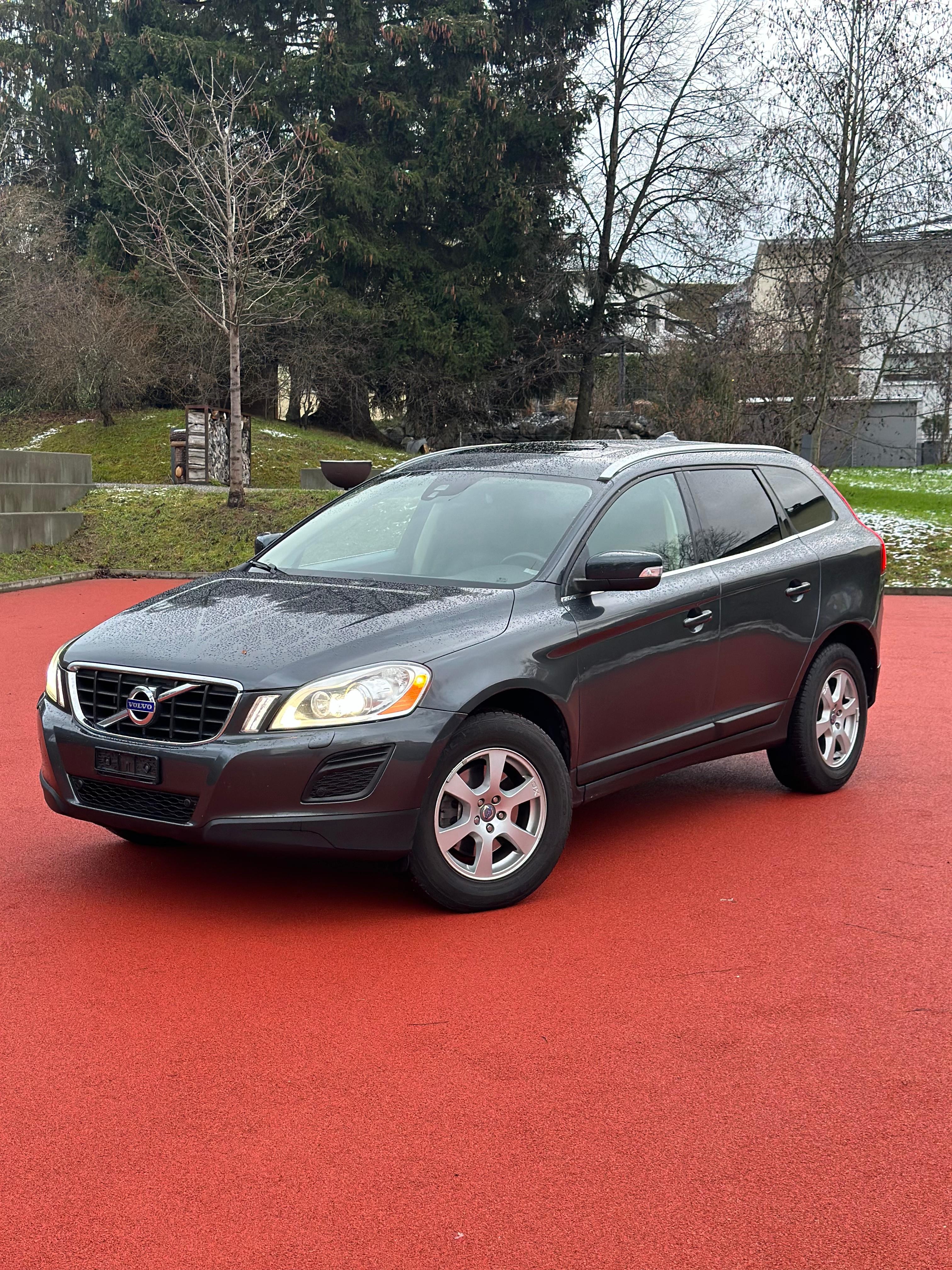 VOLVO XC60 D5 AWD Momentum Geartronic