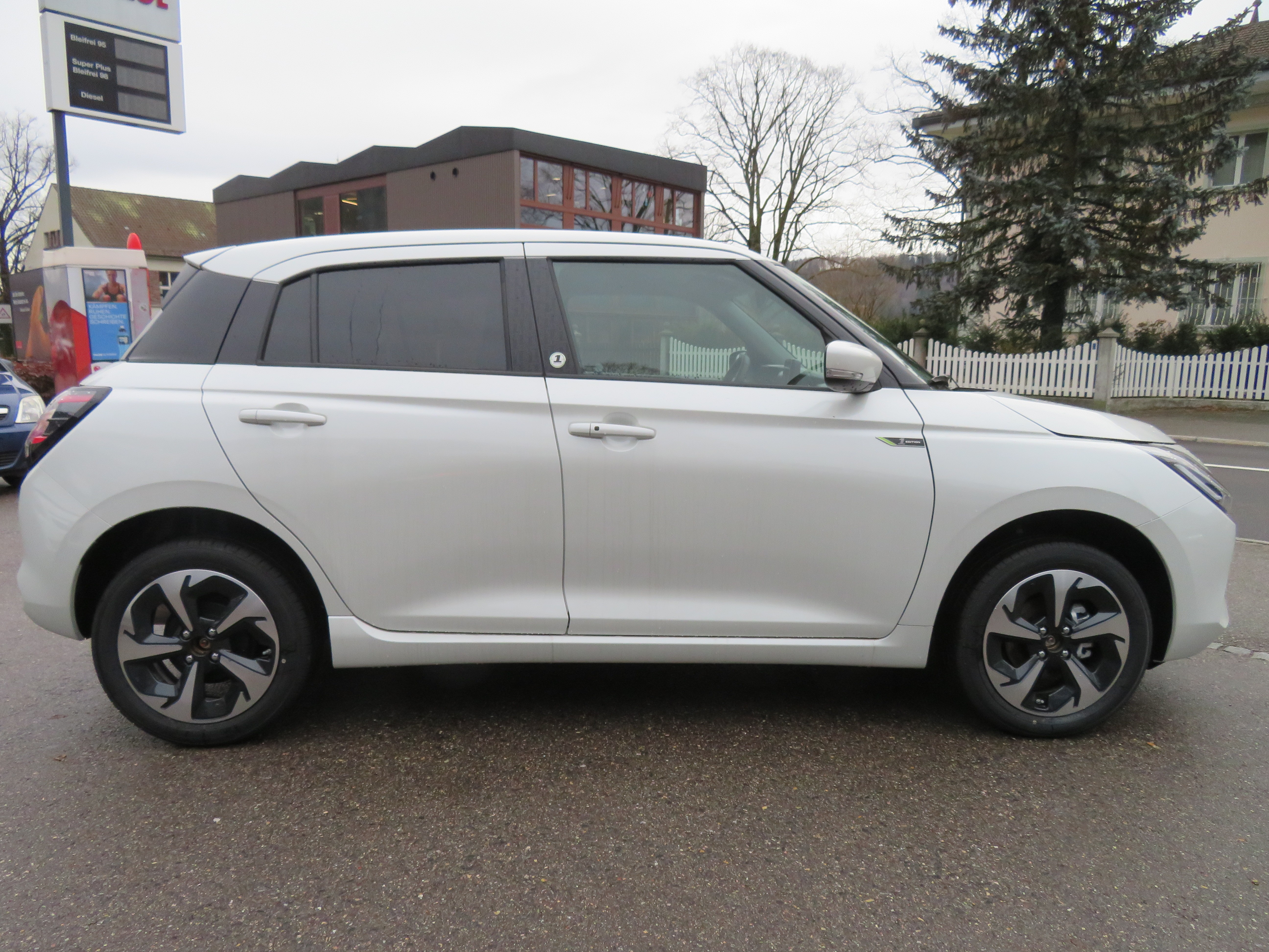 SUZUKI Swift 1.2 1st Edition Top Hybrid 4x4