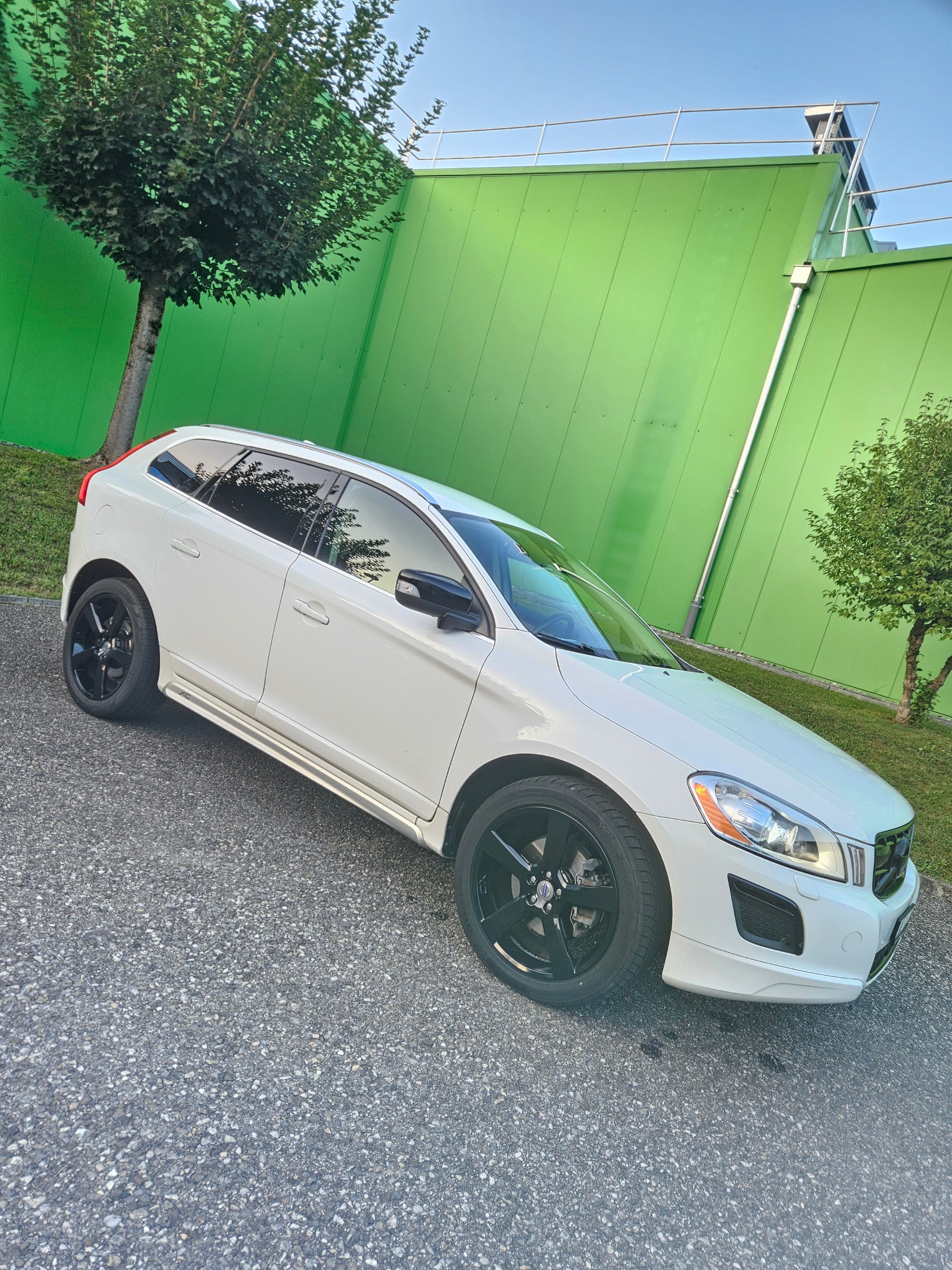 VOLVO XC60 2.0T R-Design Powershift