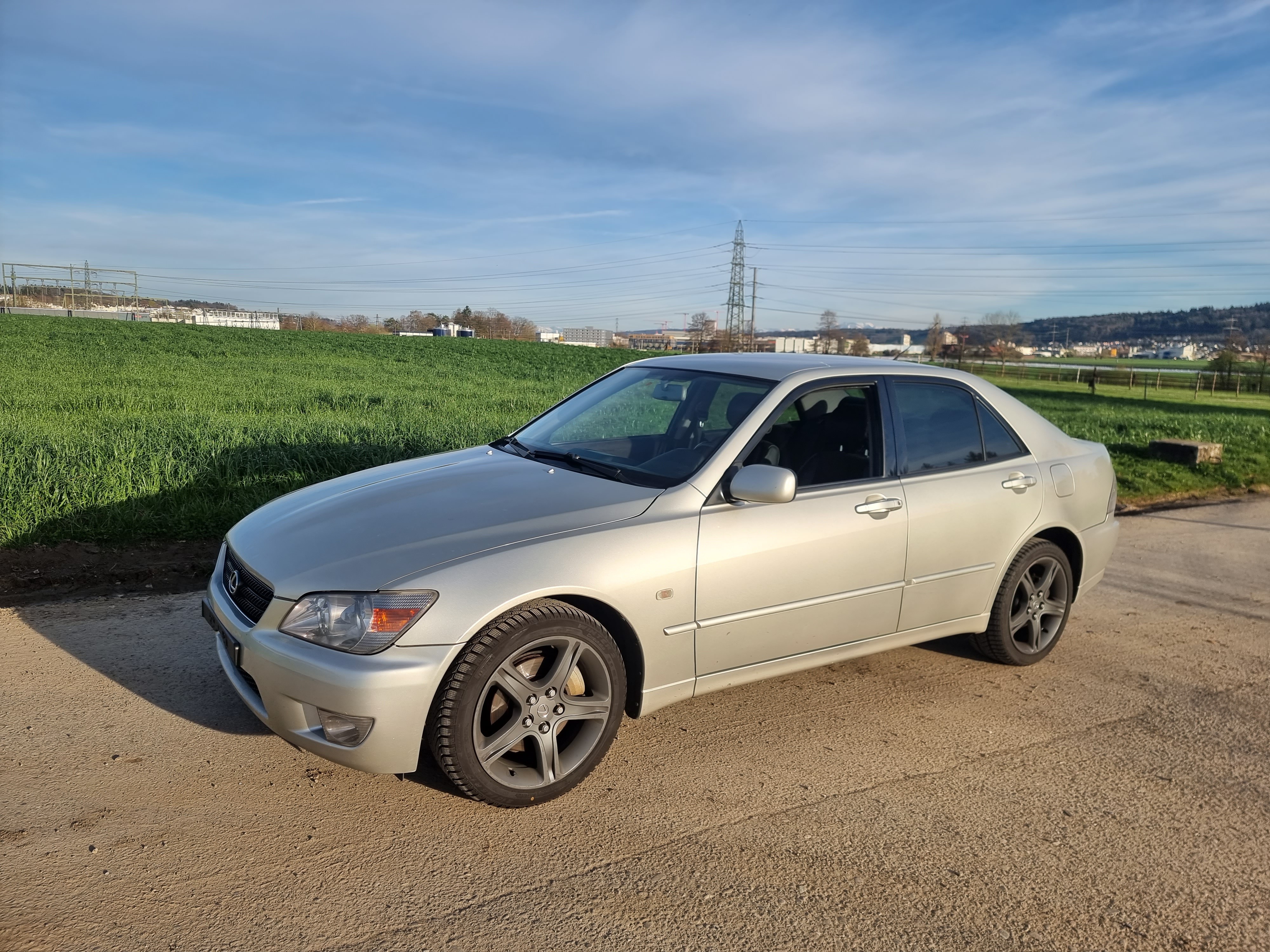 LEXUS IS 200