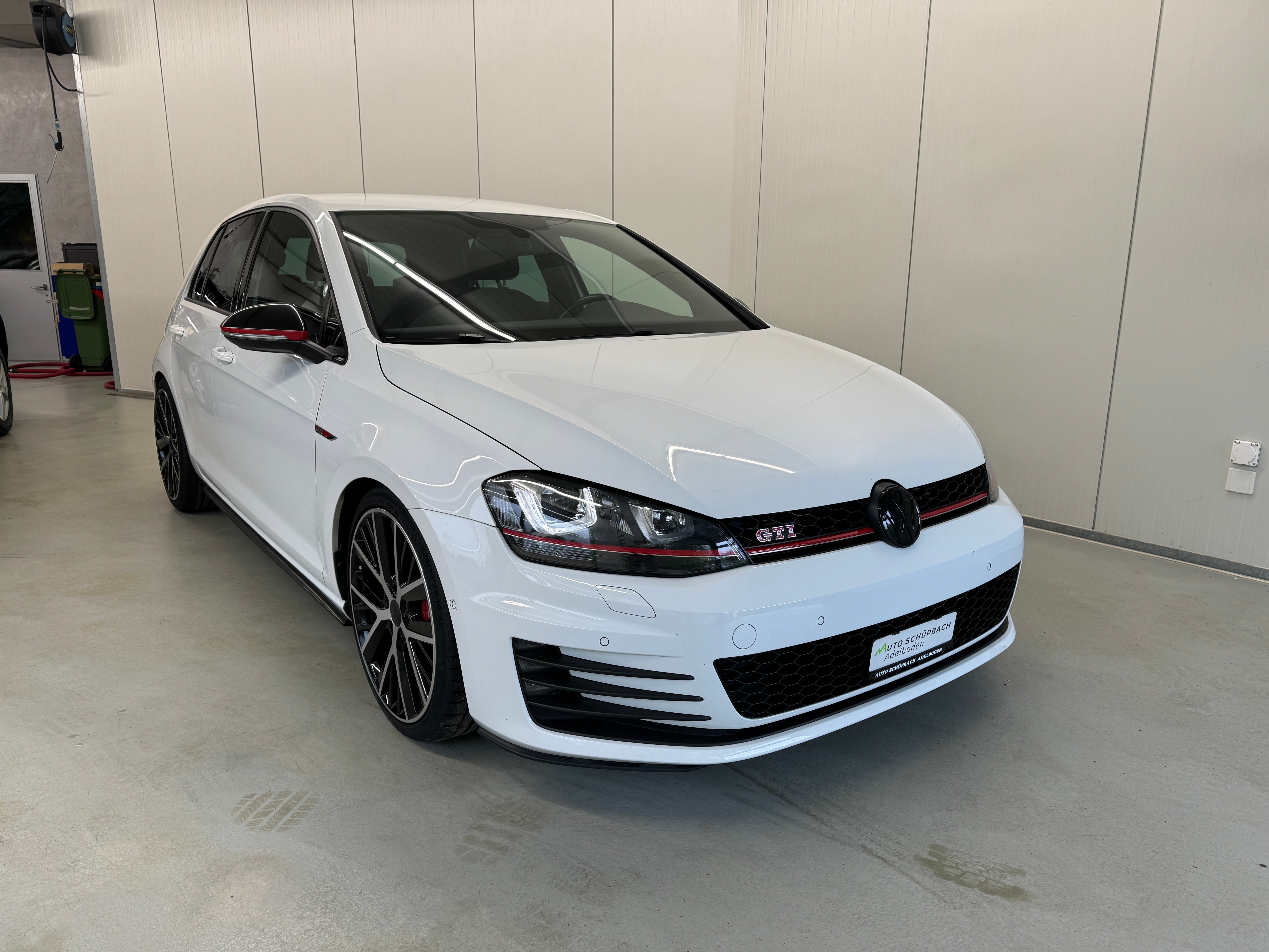 VW Golf 2.0 TSI GTI Performance