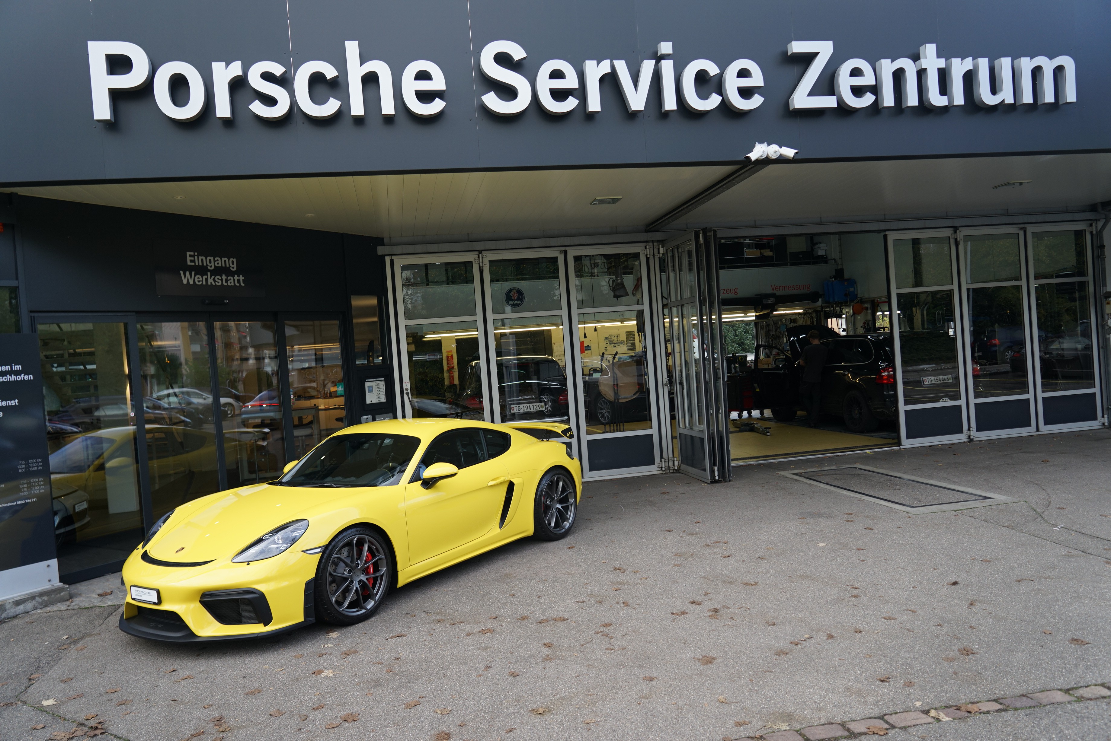 PORSCHE 718 Cayman GT4