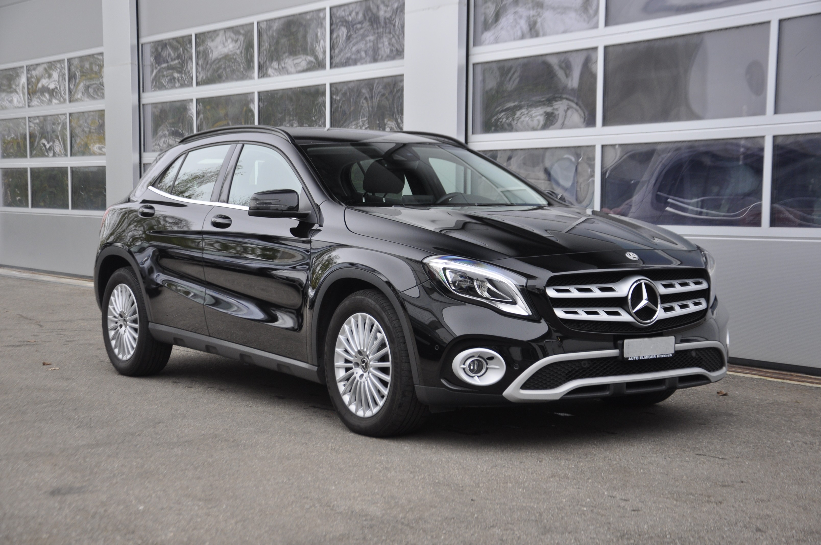 MERCEDES-BENZ GLA 200 d Swiss Star Edition Style 4Matic 7G-DCT