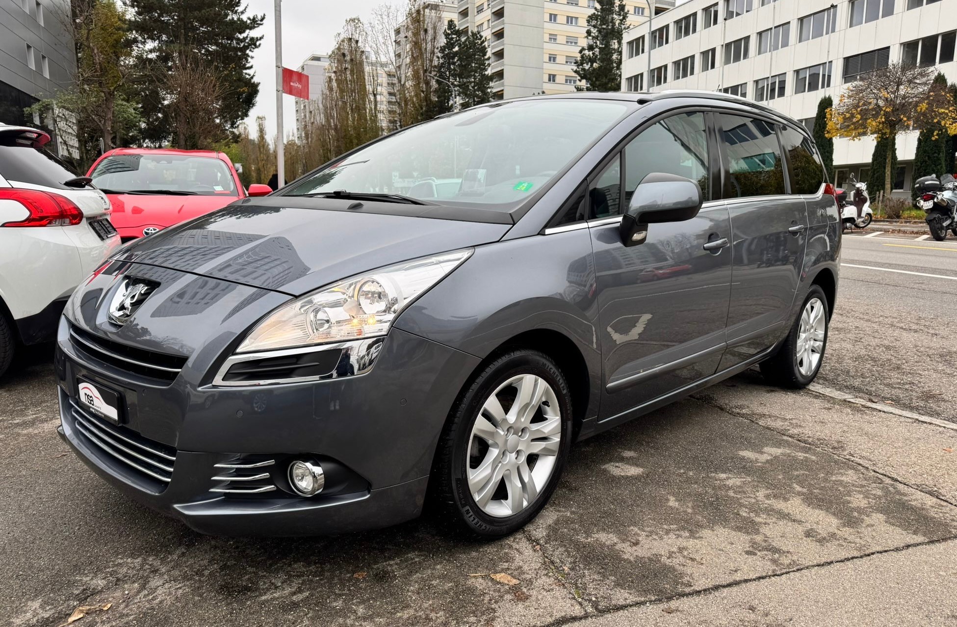 PEUGEOT 5008 1.6 16V T Allure