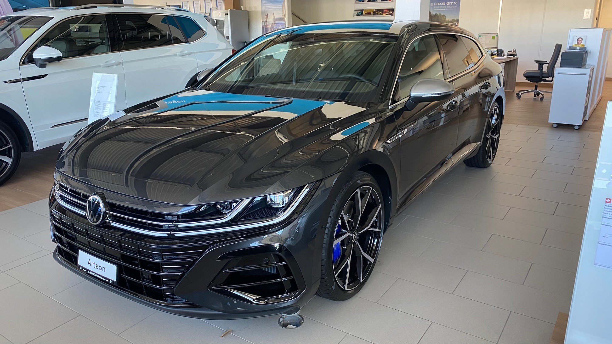 VW Arteon SB 2.0 TSI R 4Motion DSG