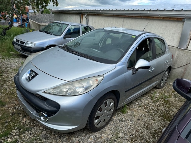 PEUGEOT 207 1.6 16V XT Premium