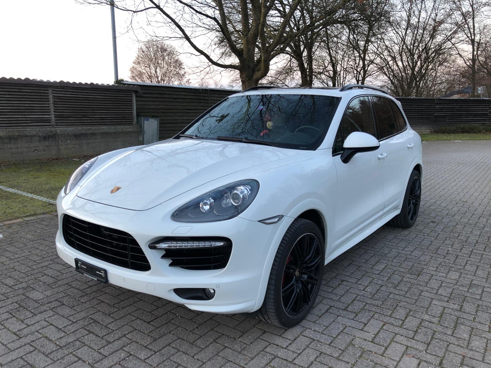 PORSCHE Cayenne Turbo