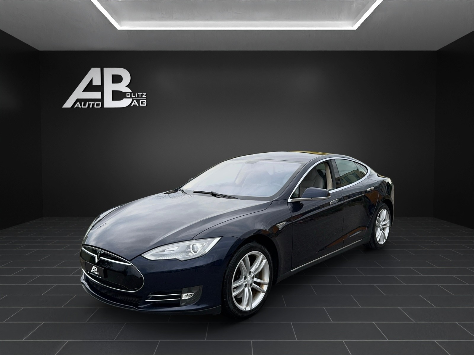 TESLA Model S 85