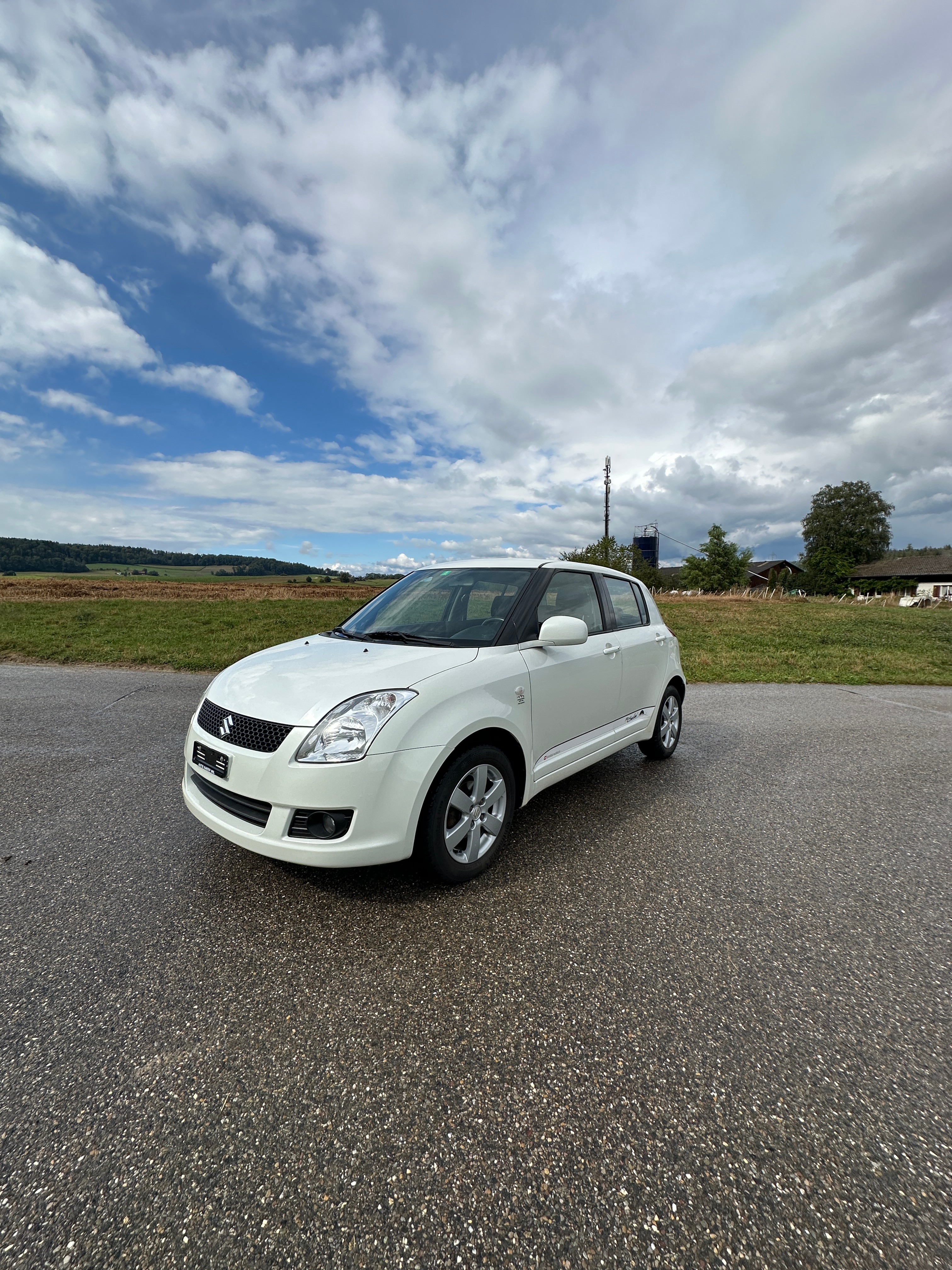 SUZUKI Swift 1.3i 16V GL Top Piz Sulai LE 4x4