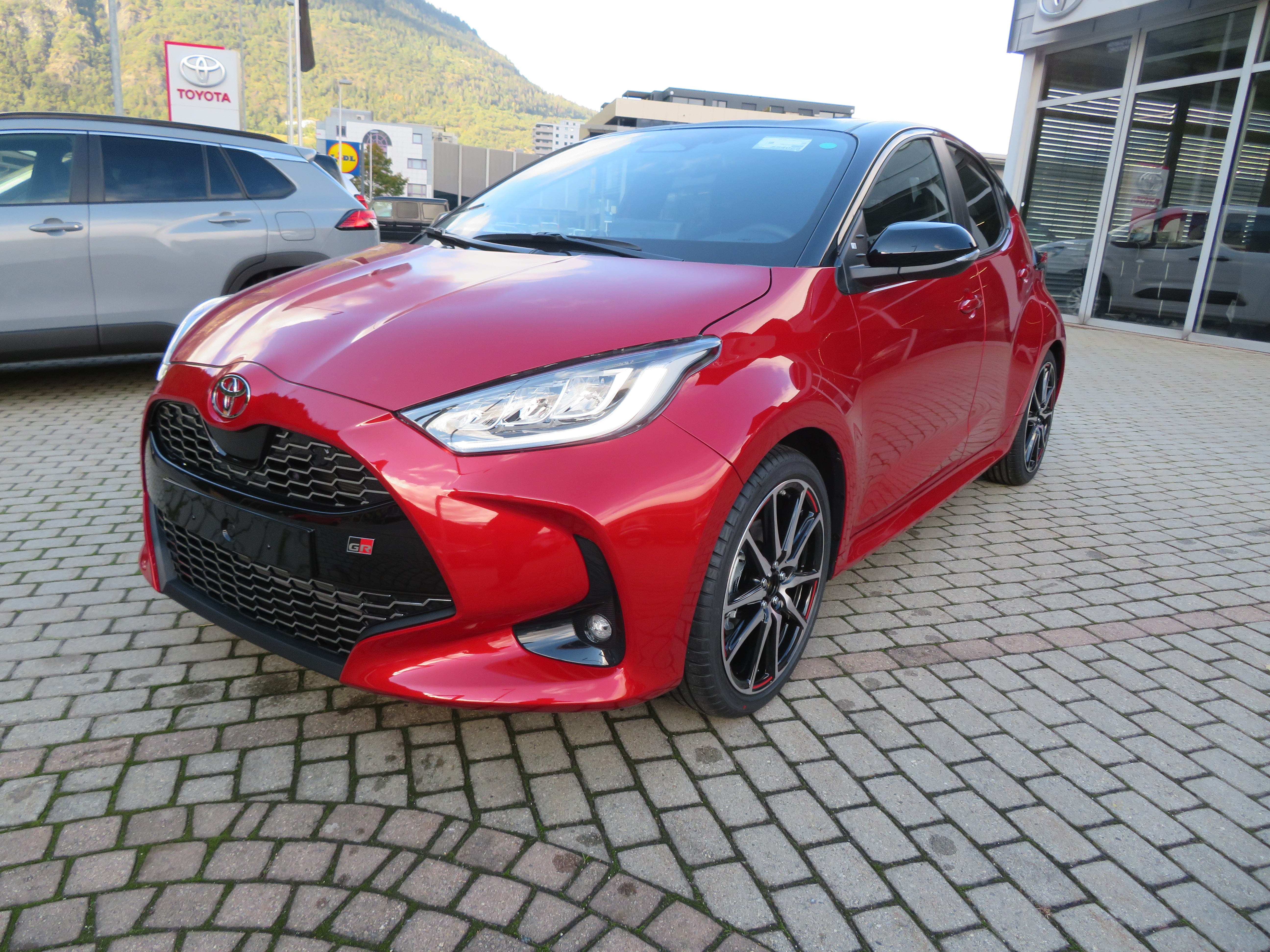 TOYOTA Yaris 1.5 GR Sport e-CVT