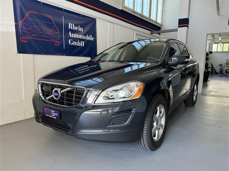 VOLVO XC60 D4 AWD Momentum Geartronic