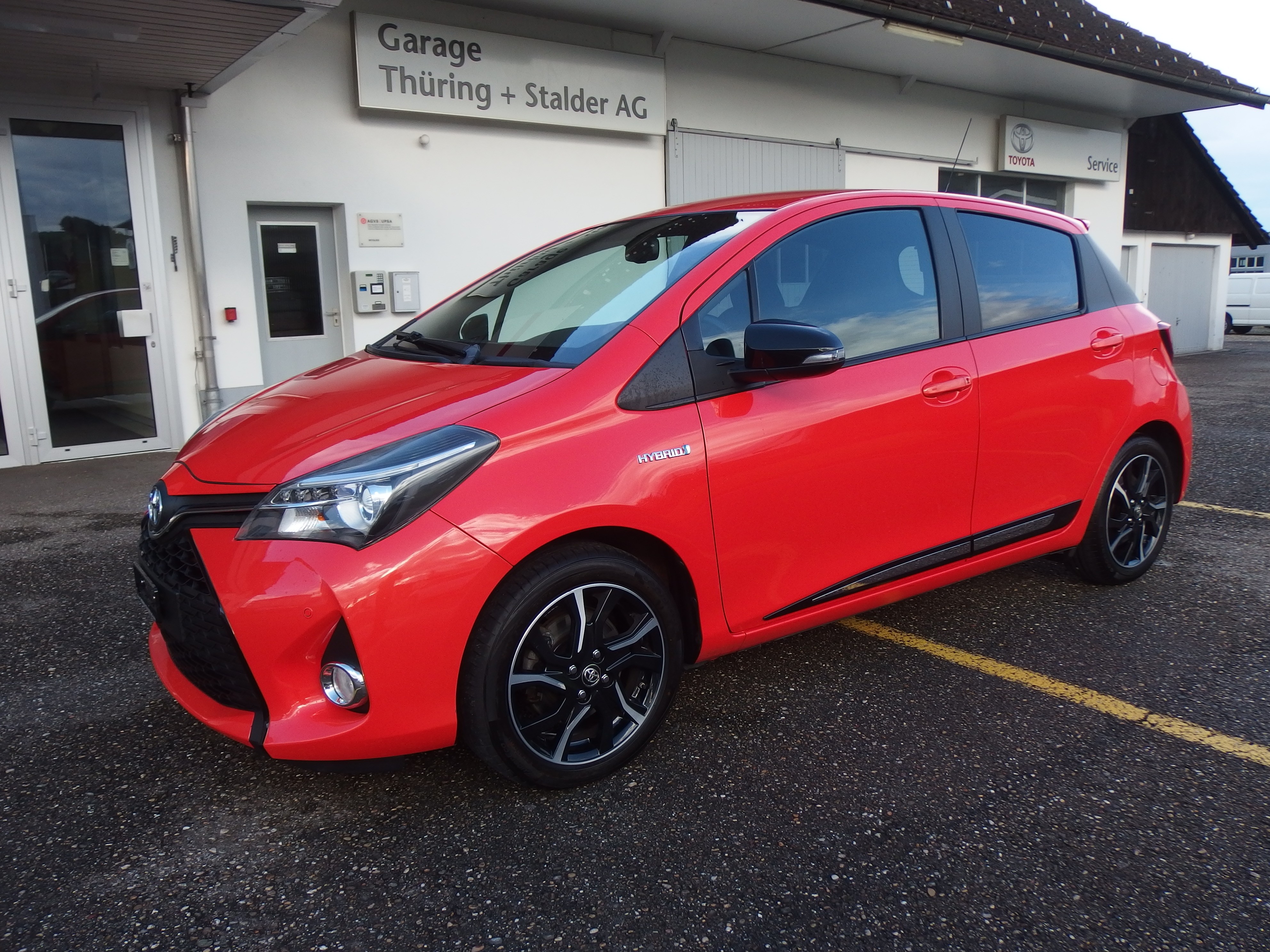 TOYOTA Yaris 1.5 VVT-i HSD 50 Years Edition