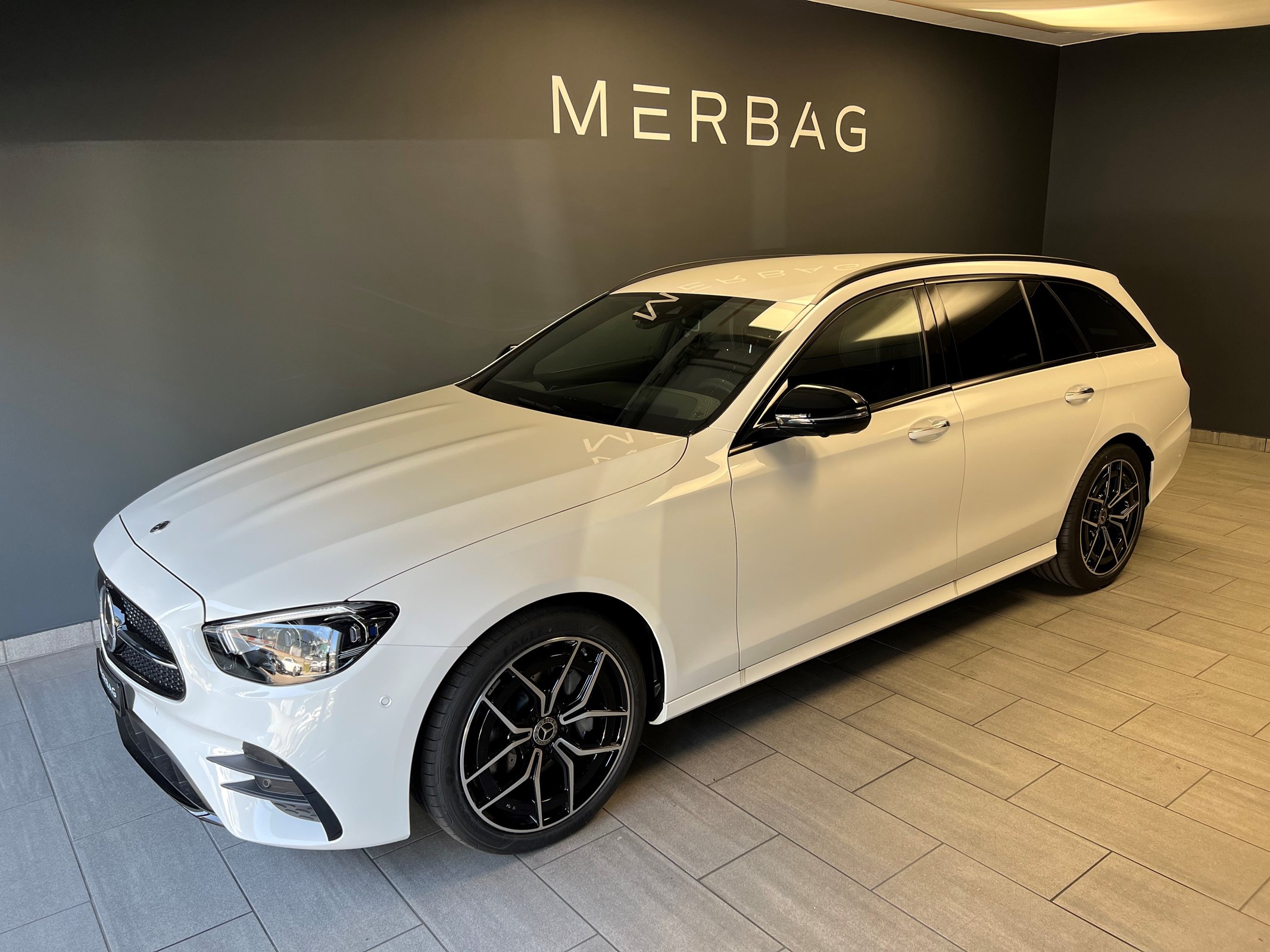 MERCEDES-BENZ E 220 d T 4Matic AMG Line 9G-Tronic