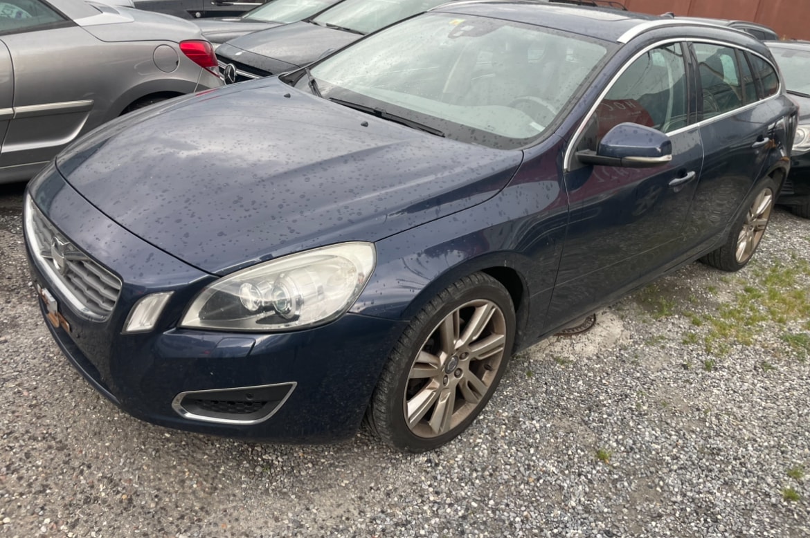 VOLVO V60 D3 Summum Geartronic