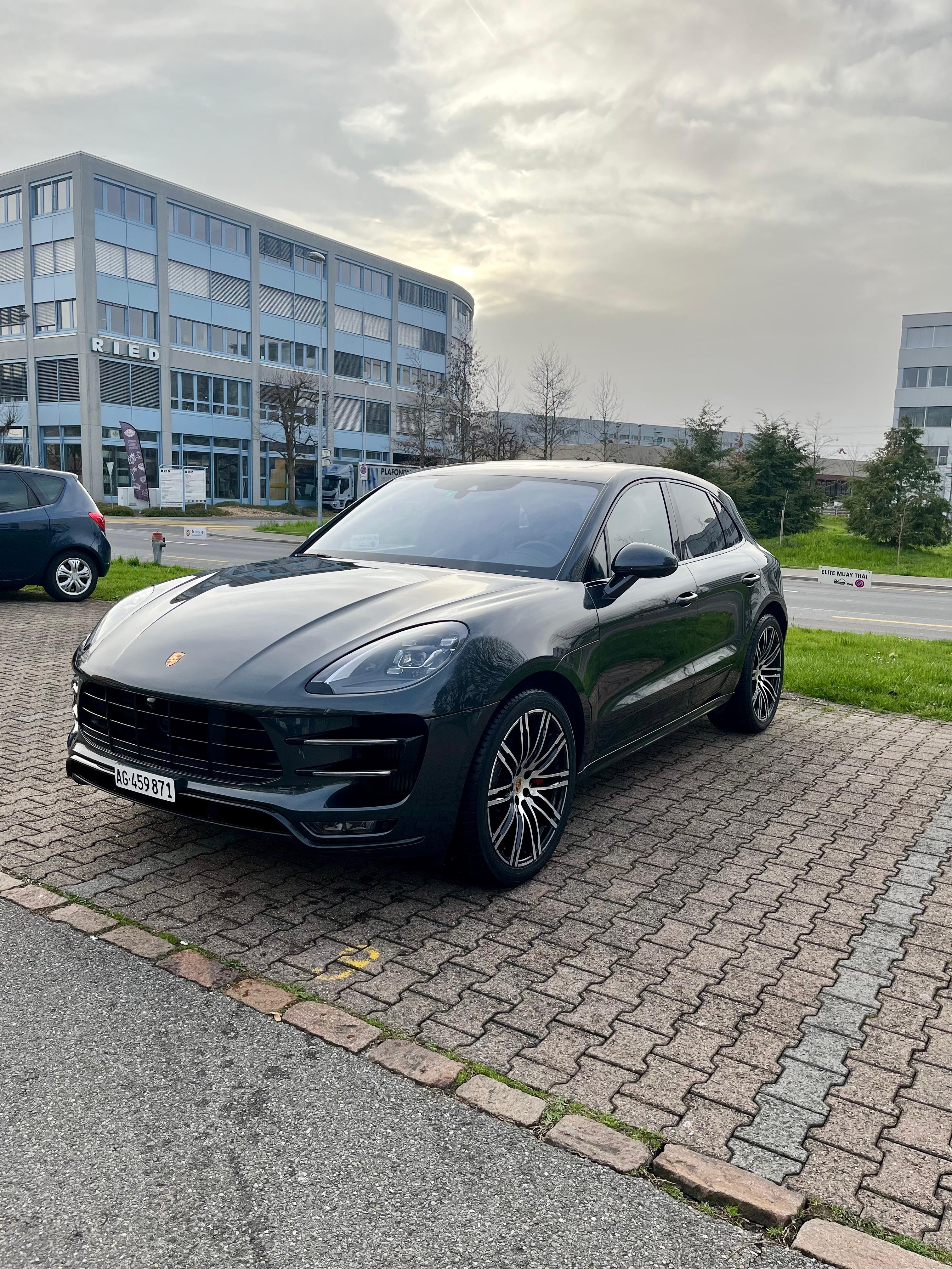 PORSCHE Macan Turbo Performance PDK