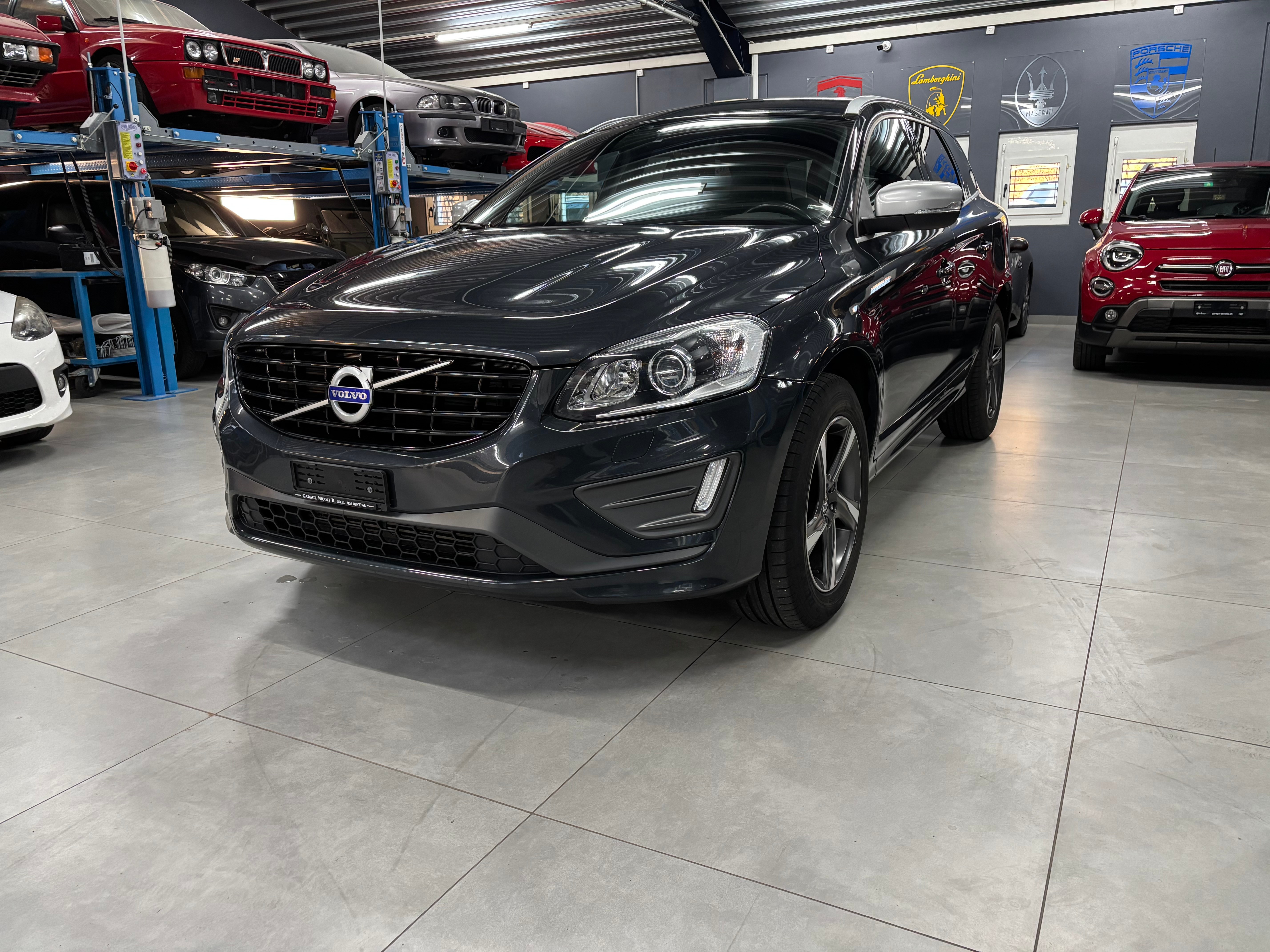 VOLVO XC60 D5 AWD Momentum R-Design Geartronic