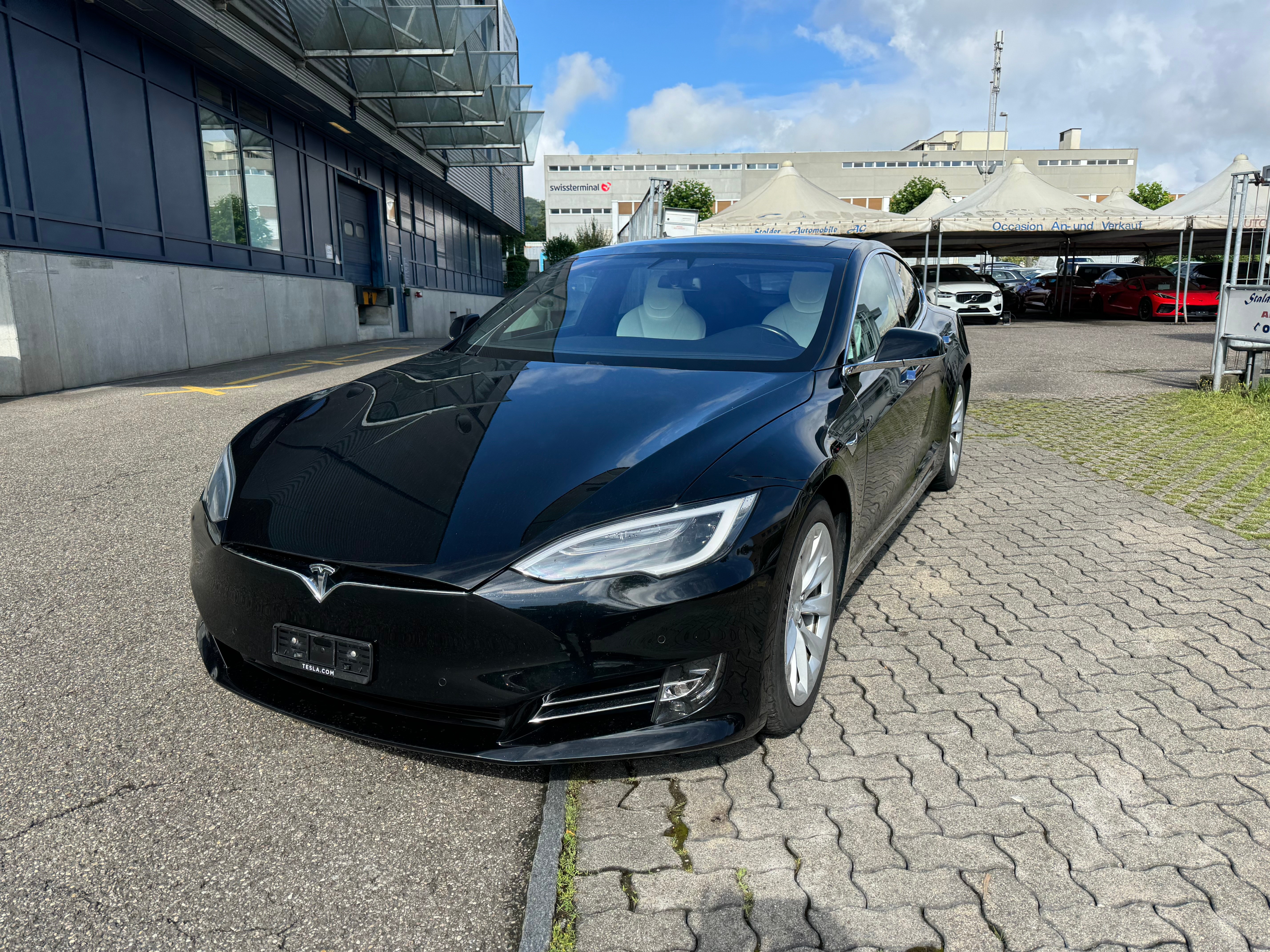 TESLA Model S 75 D