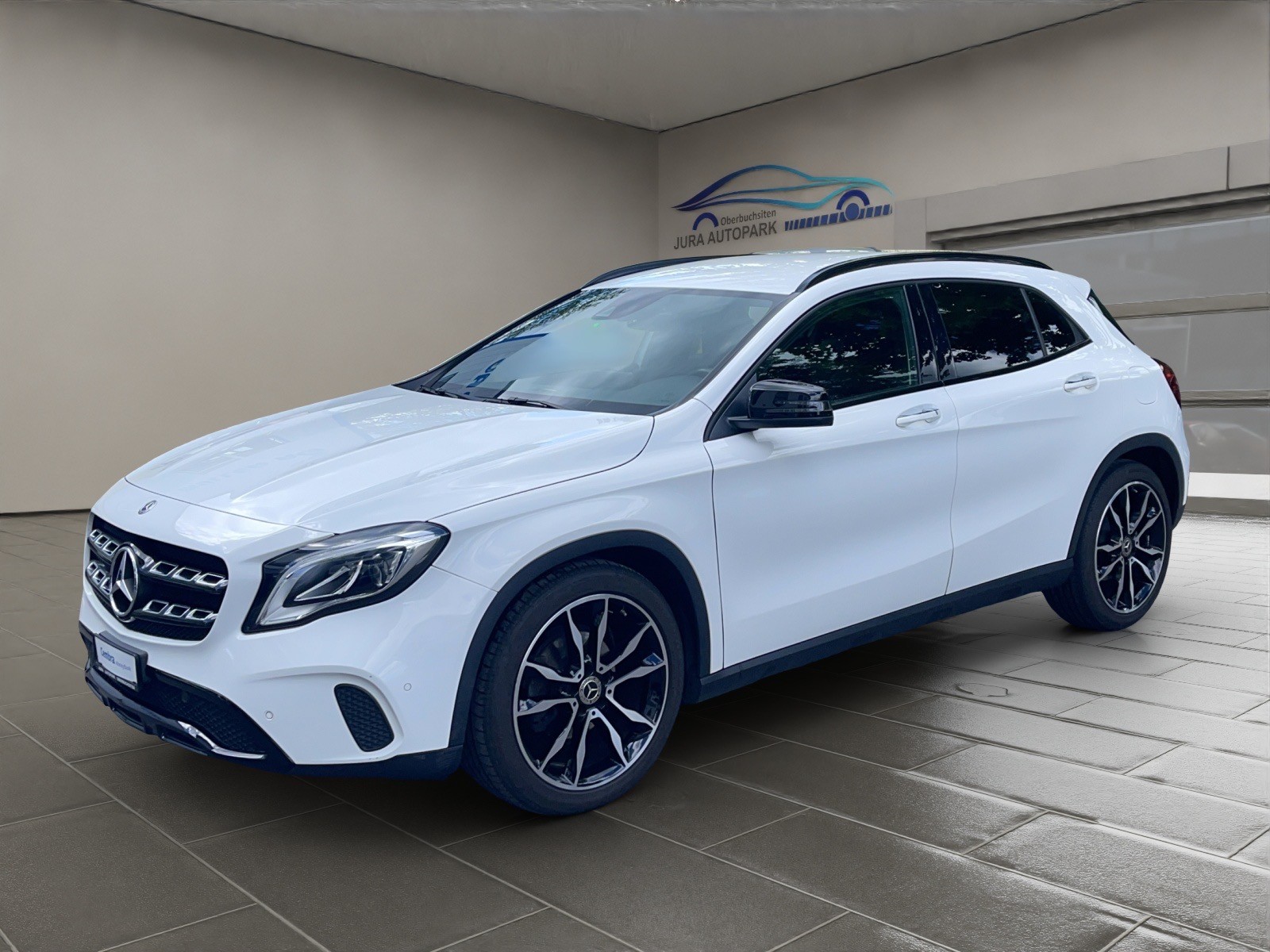 MERCEDES-BENZ GLA 200 Night Star 7G-DCT