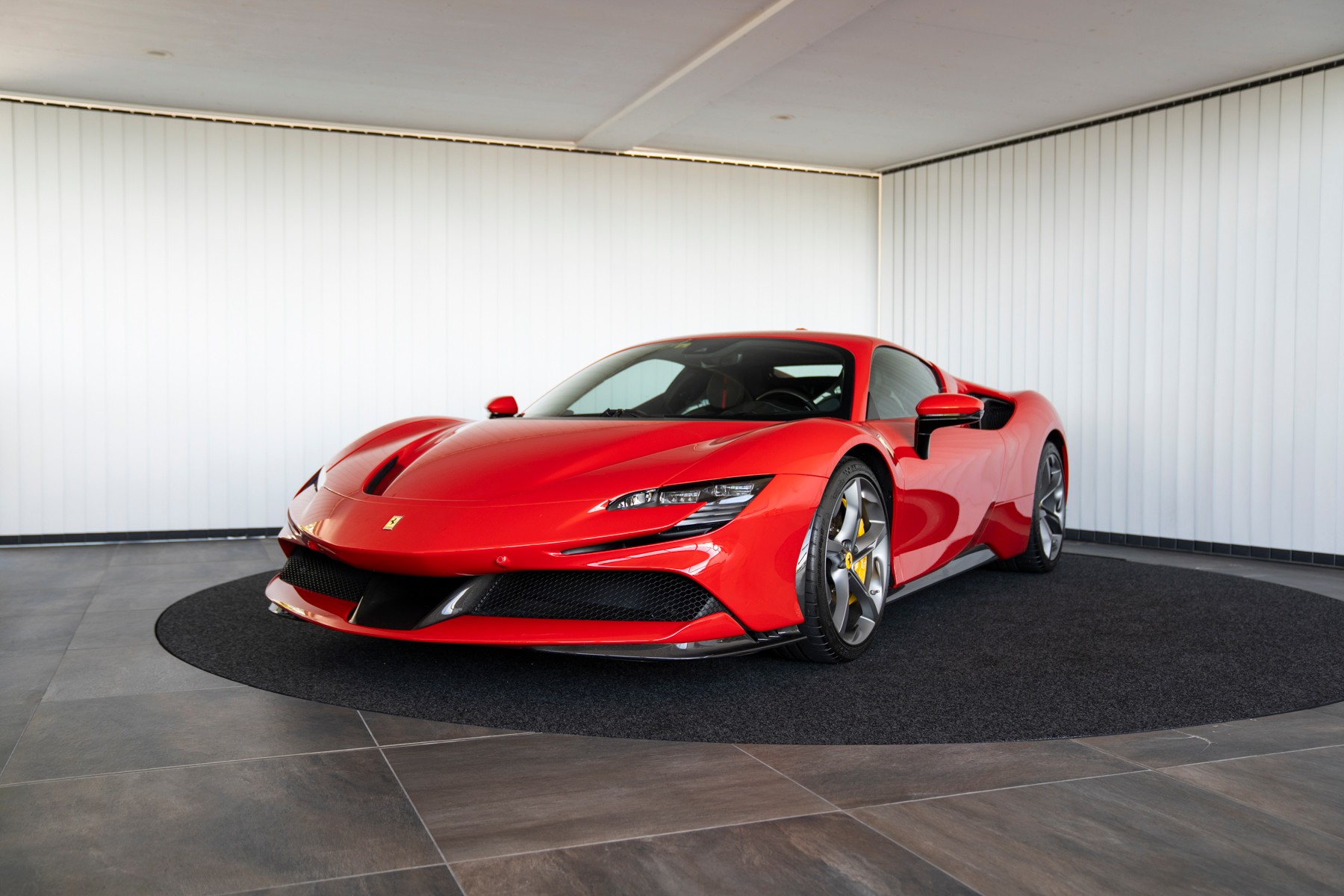 FERRARI SF90 Stradale