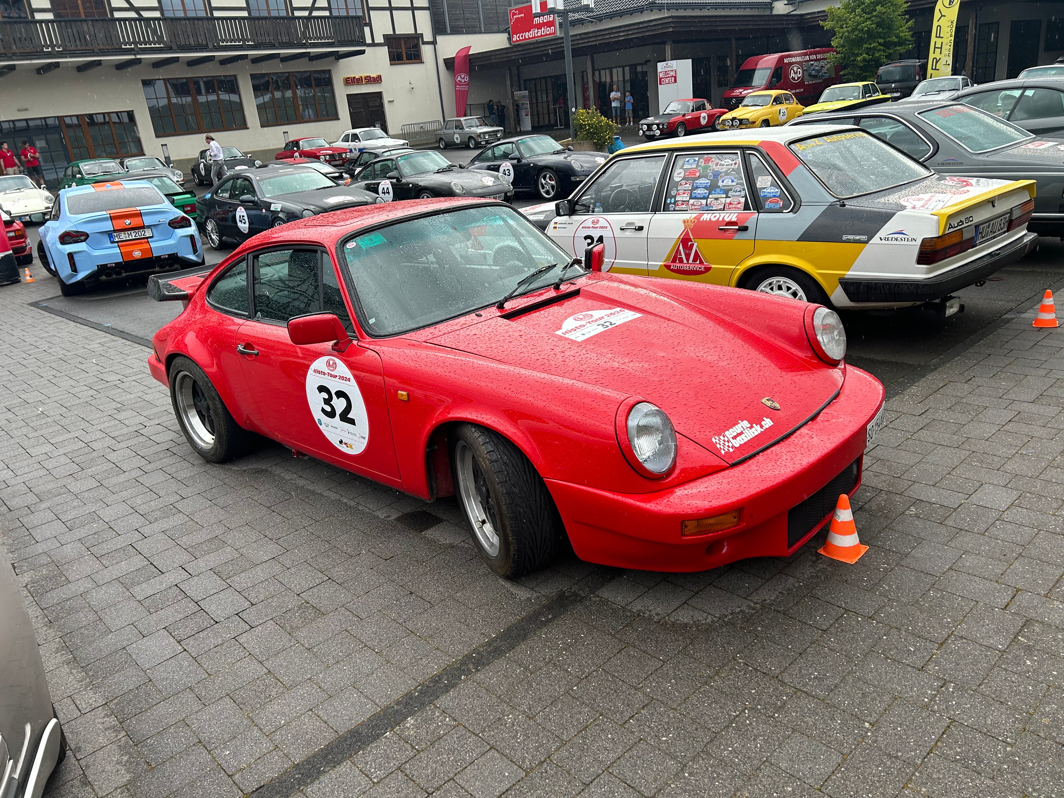 PORSCHE 911