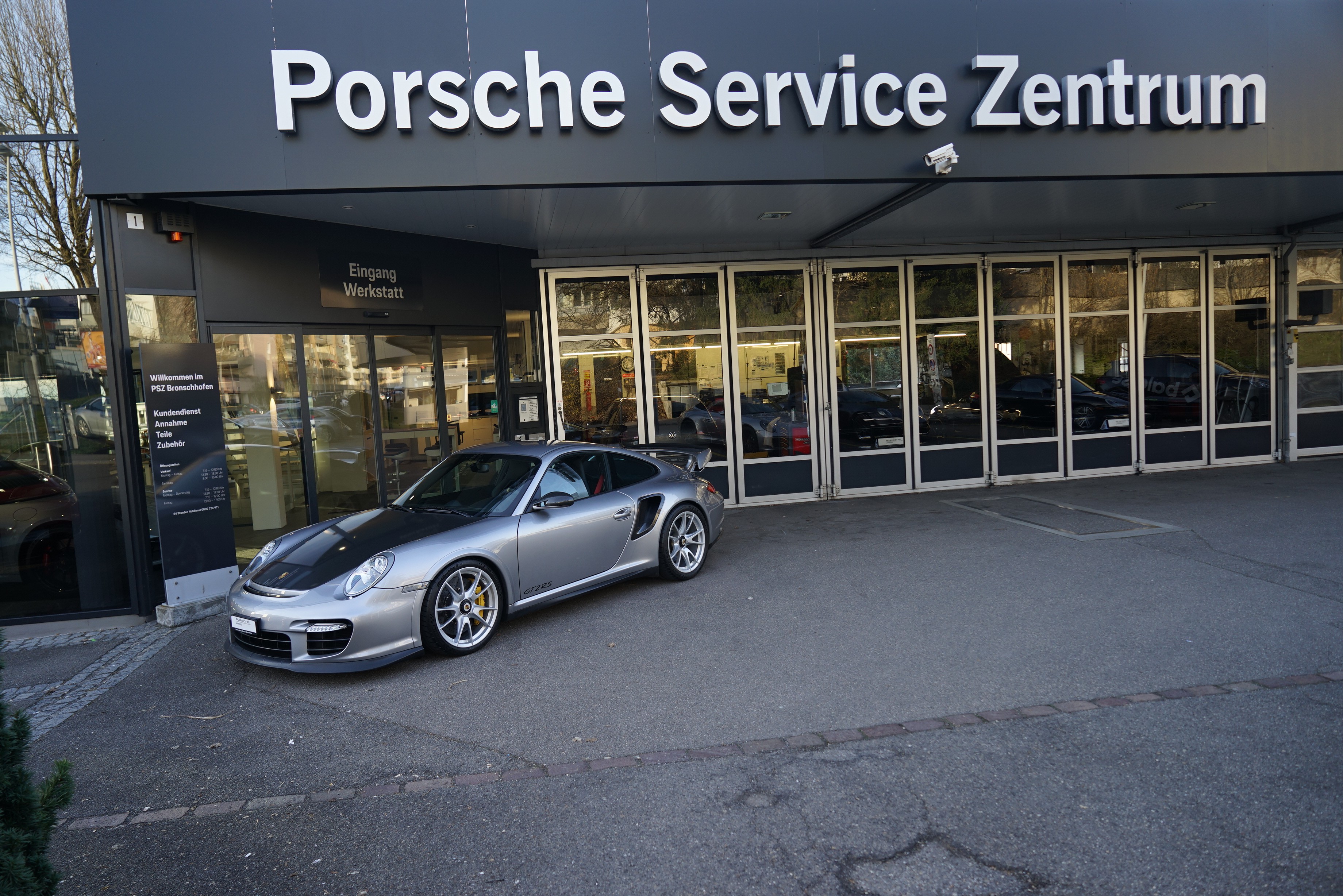 PORSCHE 911 GT2 RS