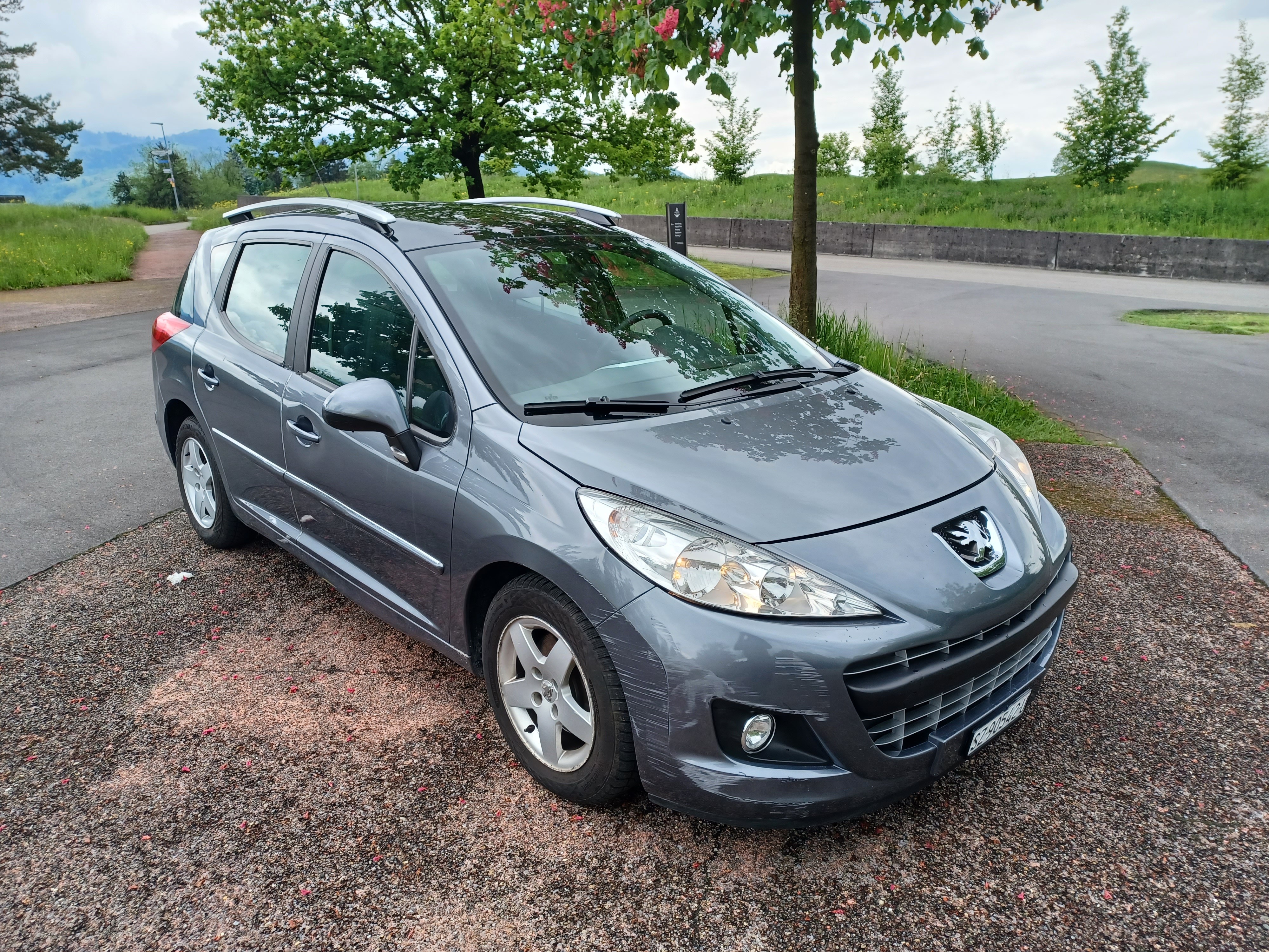 PEUGEOT 207 SW 1.4 16V Swiss Edition